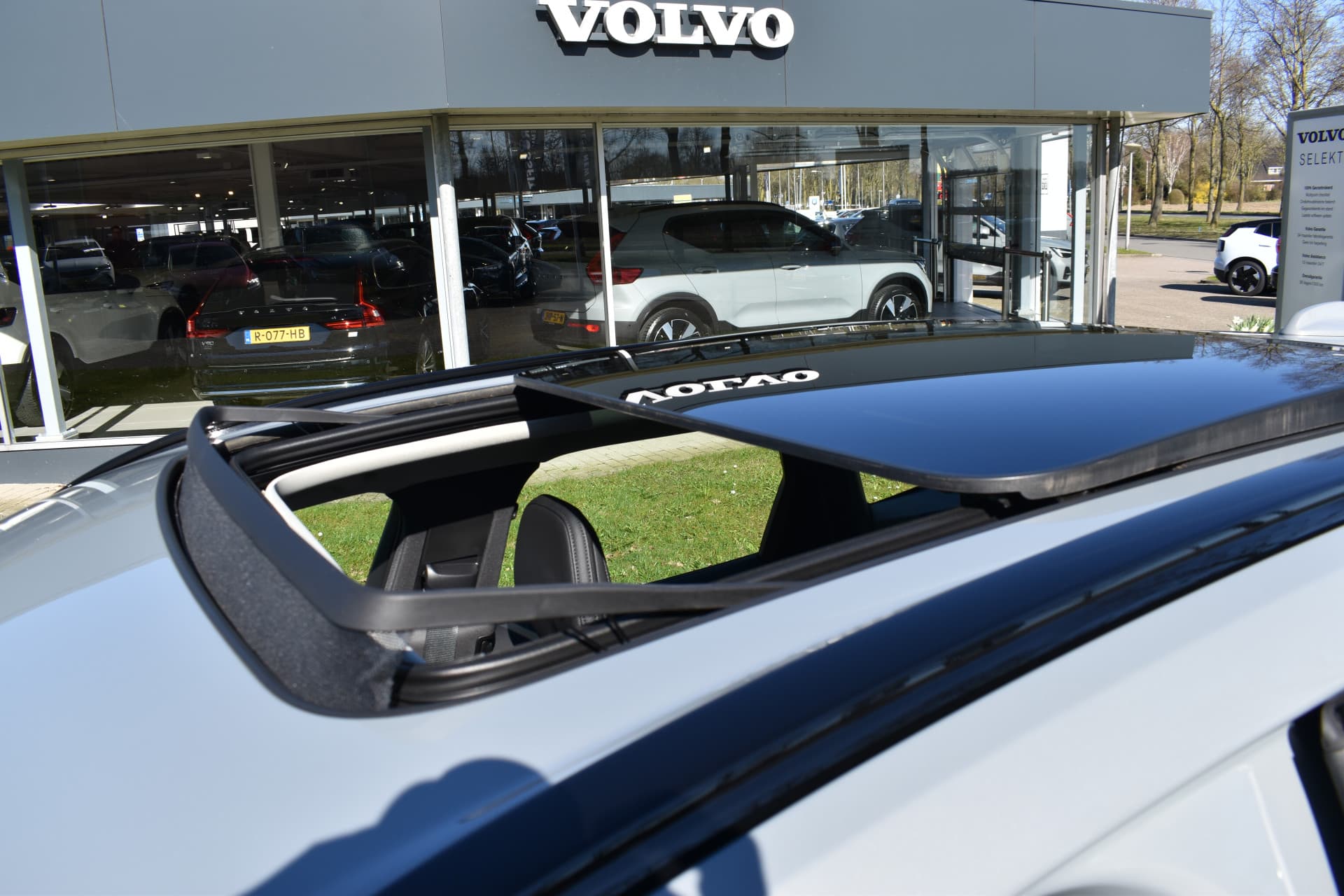 Volvo XC60 T6 AWD 350PK Plug-in Hybrid Ultimate Dark thumbnail 13