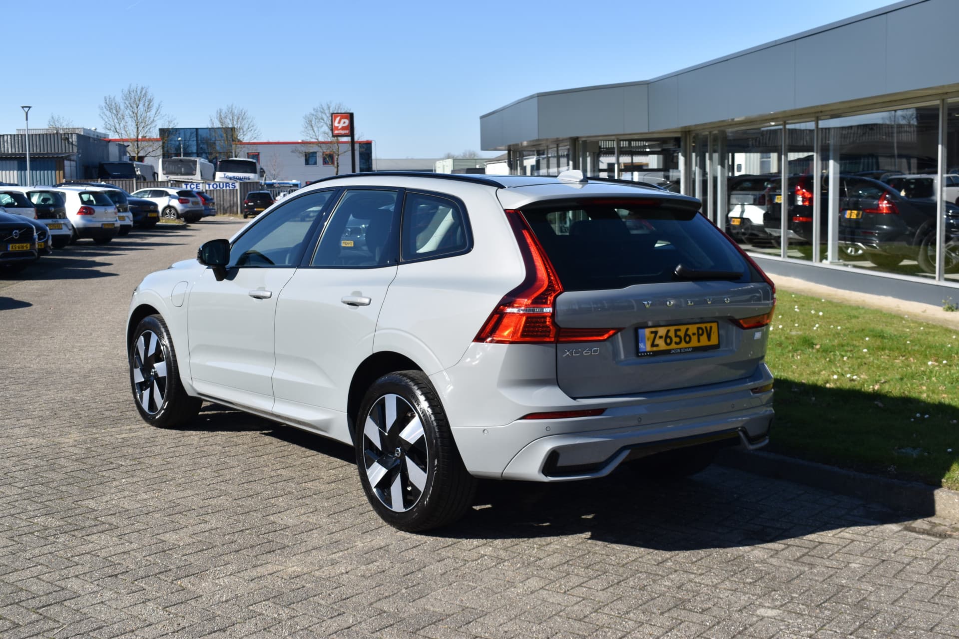 Volvo XC60 T6 AWD 350PK Plug-in Hybrid Ultimate Dark thumbnail 14