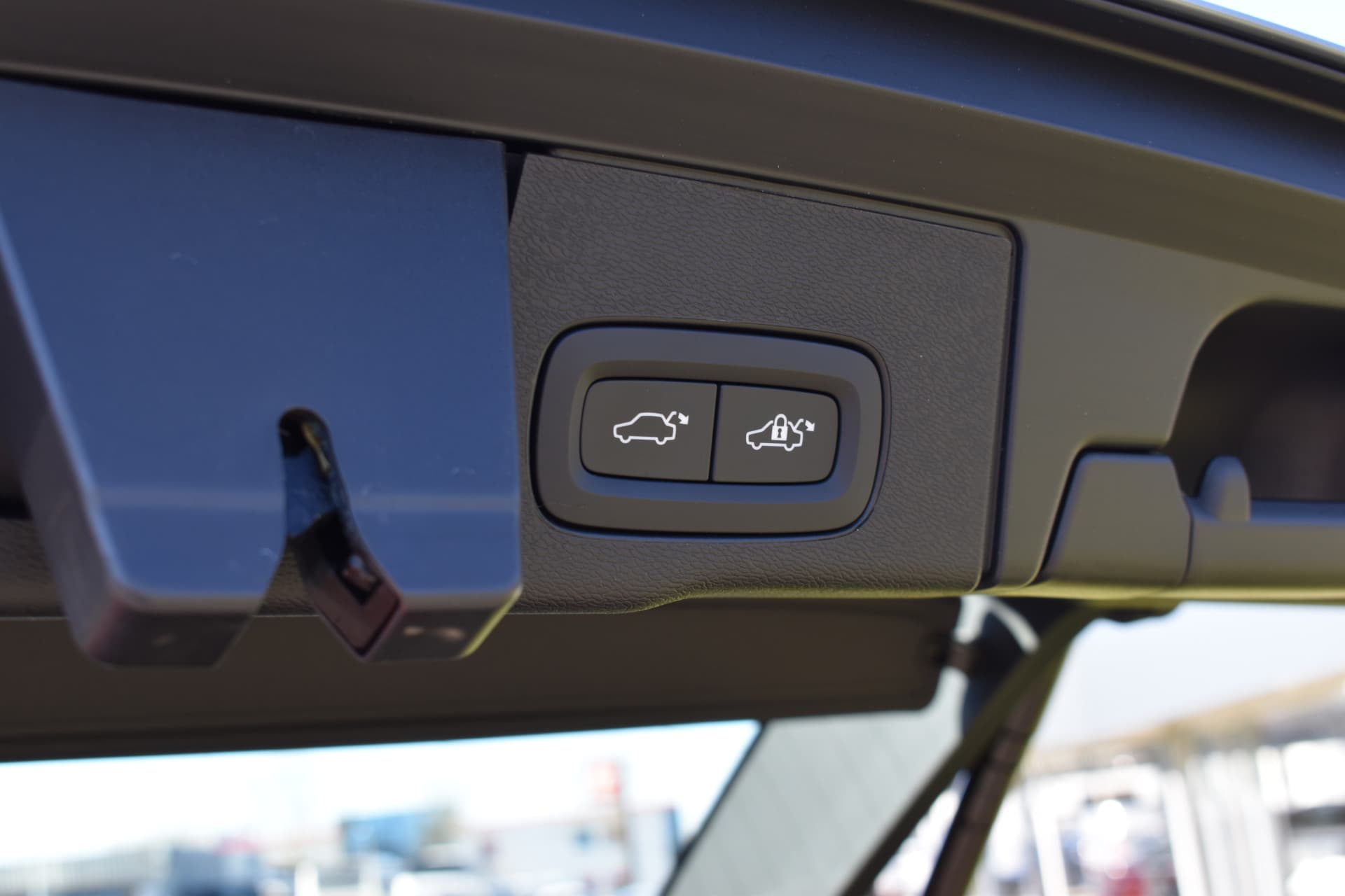 Volvo XC60 T6 AWD 350PK Plug-in Hybrid Ultimate Dark thumbnail 19