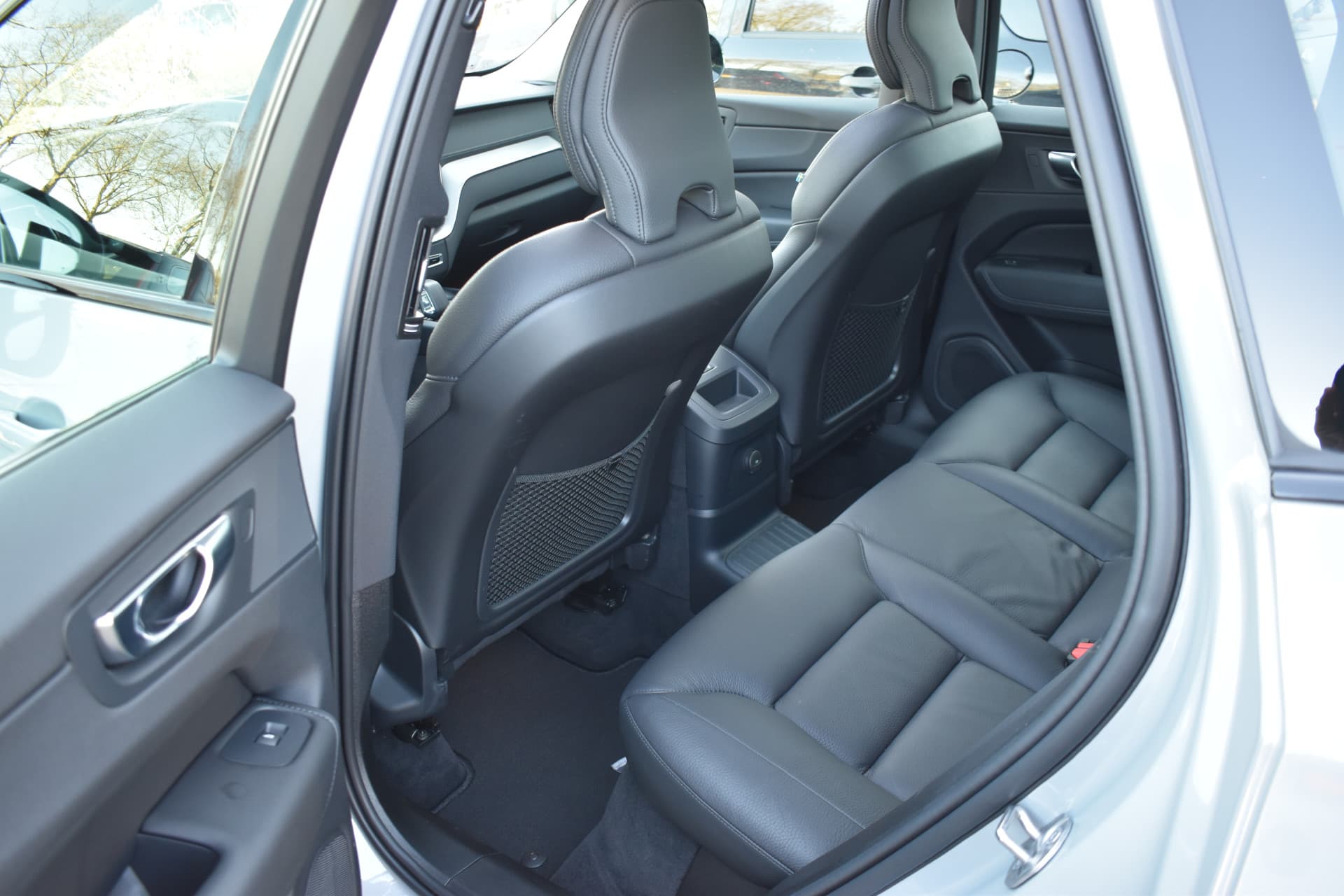 Volvo XC60 T6 AWD 350PK Plug-in Hybrid Ultimate Dark thumbnail 24