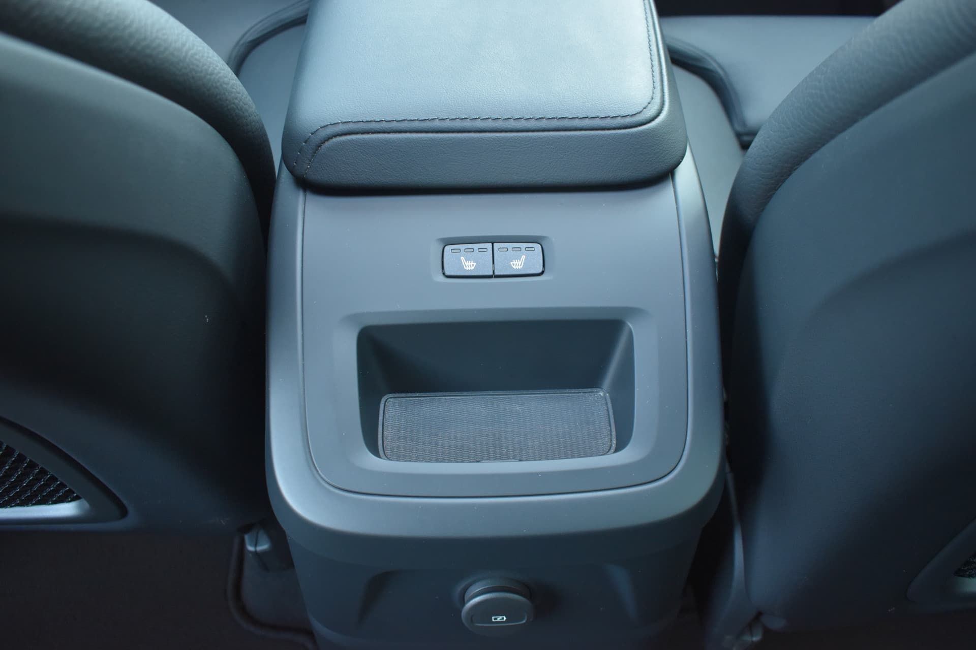 Volvo XC60 T6 AWD 350PK Plug-in Hybrid Ultimate Dark thumbnail 25