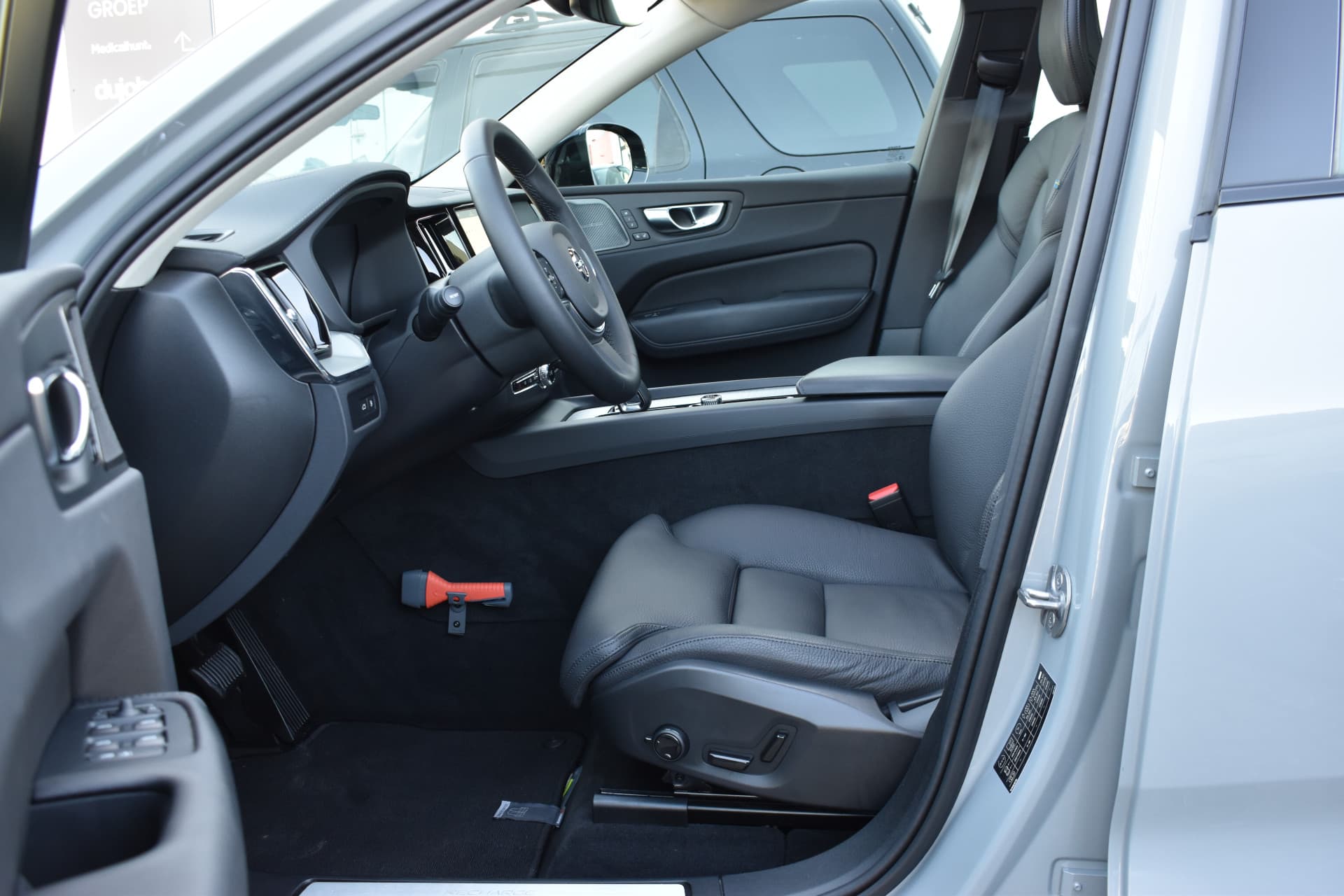 Volvo XC60 T6 AWD 350PK Plug-in Hybrid Ultimate Dark thumbnail 29