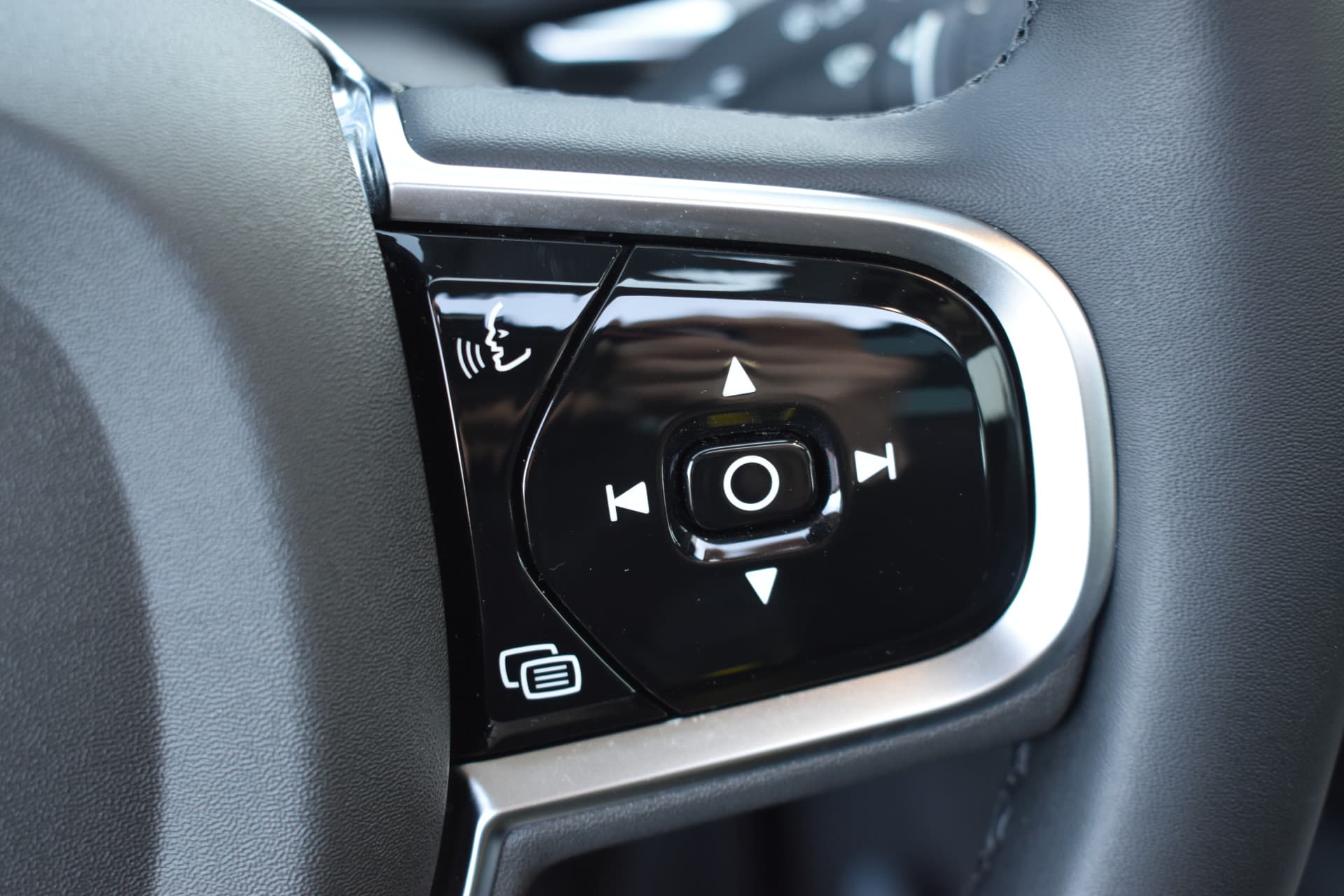 Volvo XC60 T6 AWD 350PK Plug-in Hybrid Ultimate Dark thumbnail 35