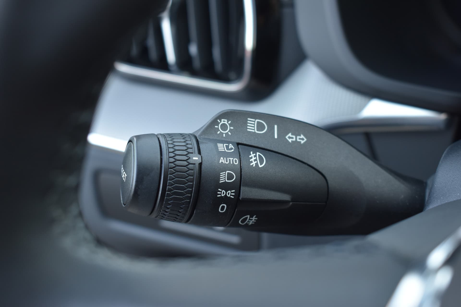 Volvo XC60 T6 AWD 350PK Plug-in Hybrid Ultimate Dark thumbnail 36