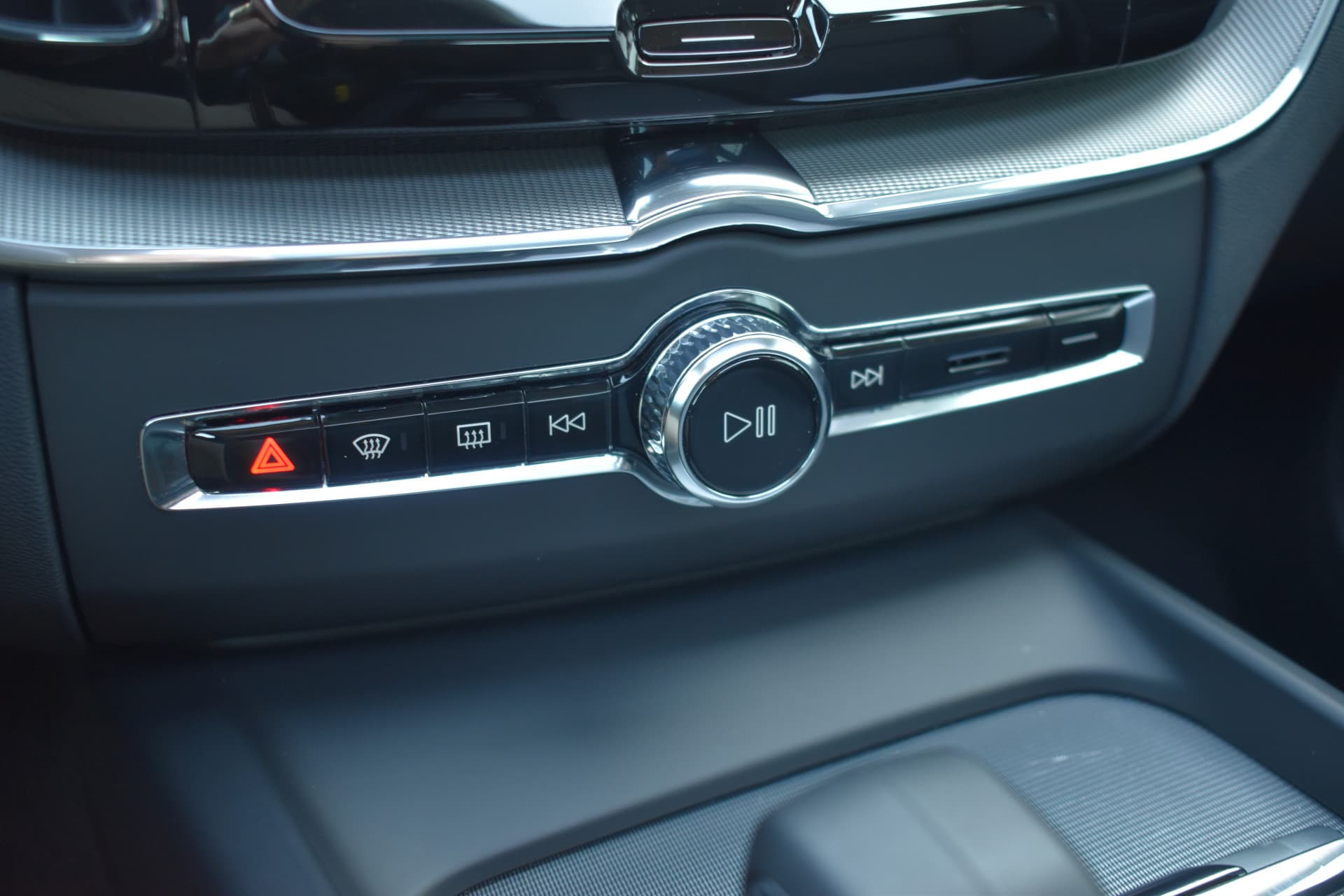 Volvo XC60 T6 AWD 350PK Plug-in Hybrid Ultimate Dark thumbnail 45