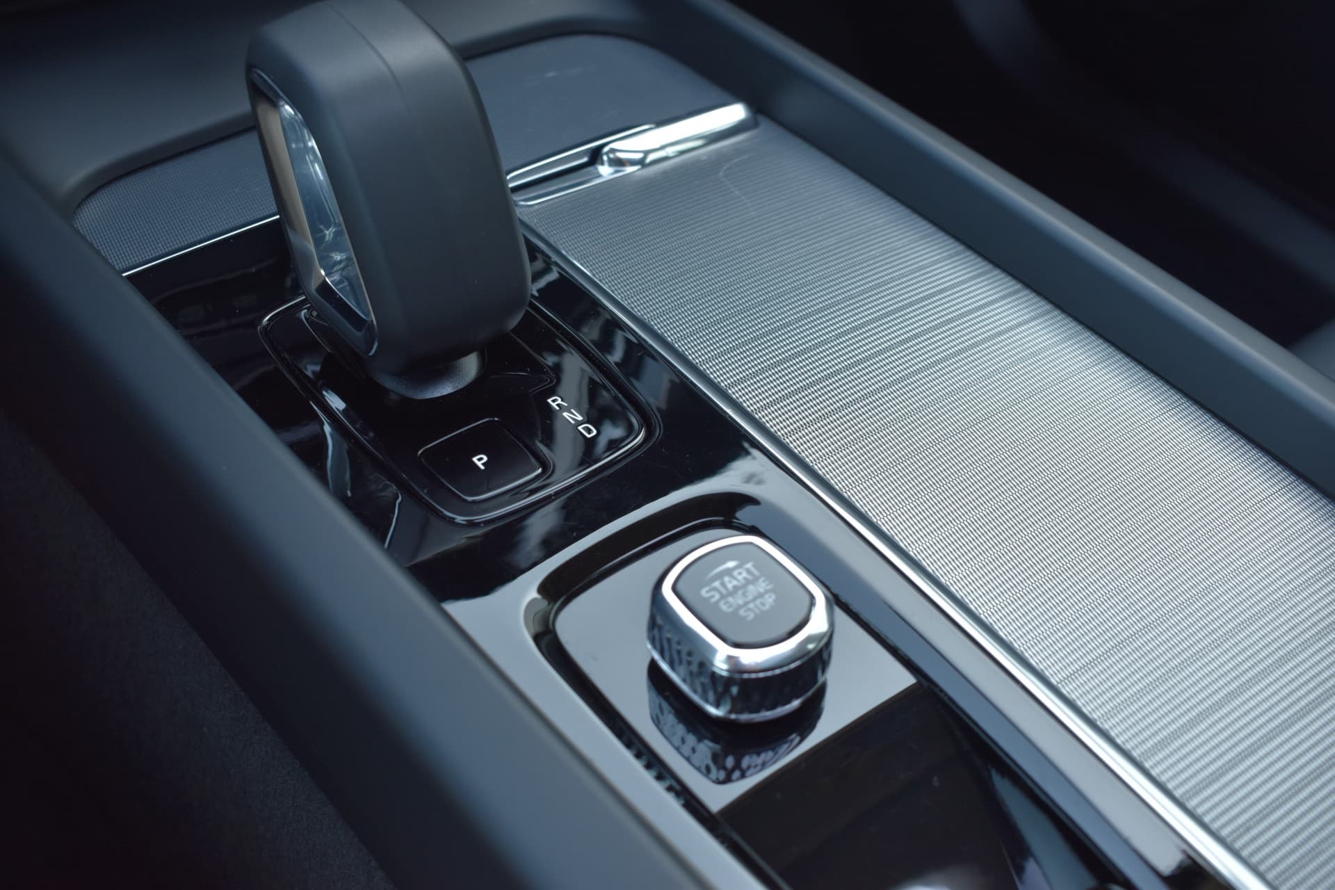 Volvo XC60 T6 AWD 350PK Plug-in Hybrid Ultimate Dark thumbnail 46