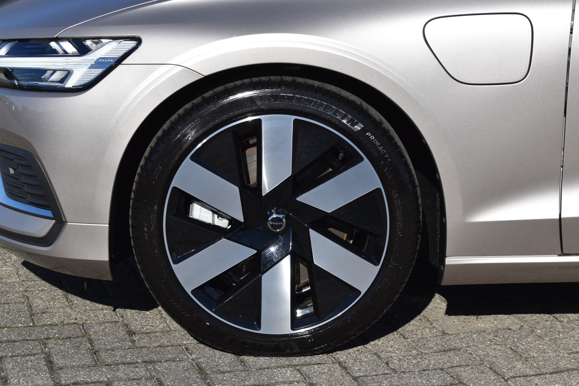 Volvo V60 T6 AWD 350PK Plug-in Hybrid Essential Bright thumbnail 5