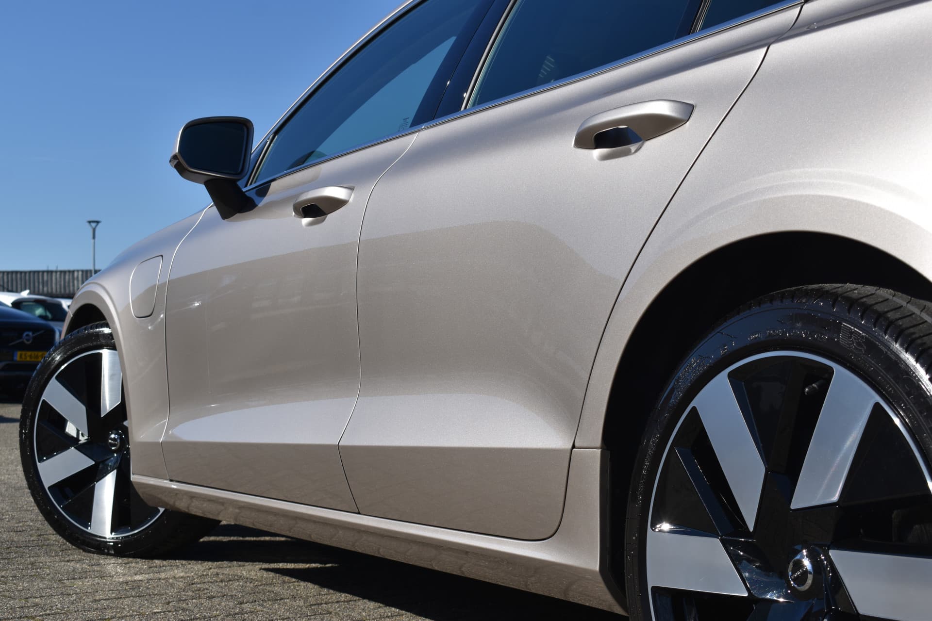 Volvo V60 T6 AWD 350PK Plug-in Hybrid Essential Bright thumbnail 13