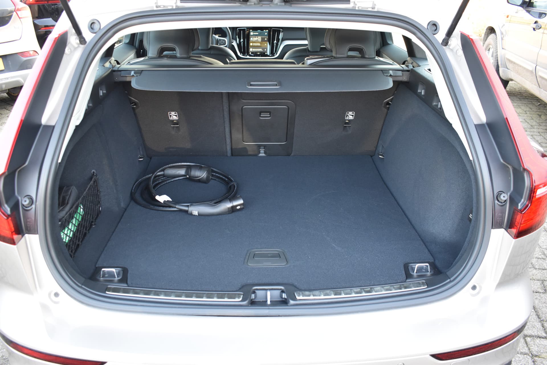 Volvo V60 T6 AWD 350PK Plug-in Hybrid Essential Bright thumbnail 14