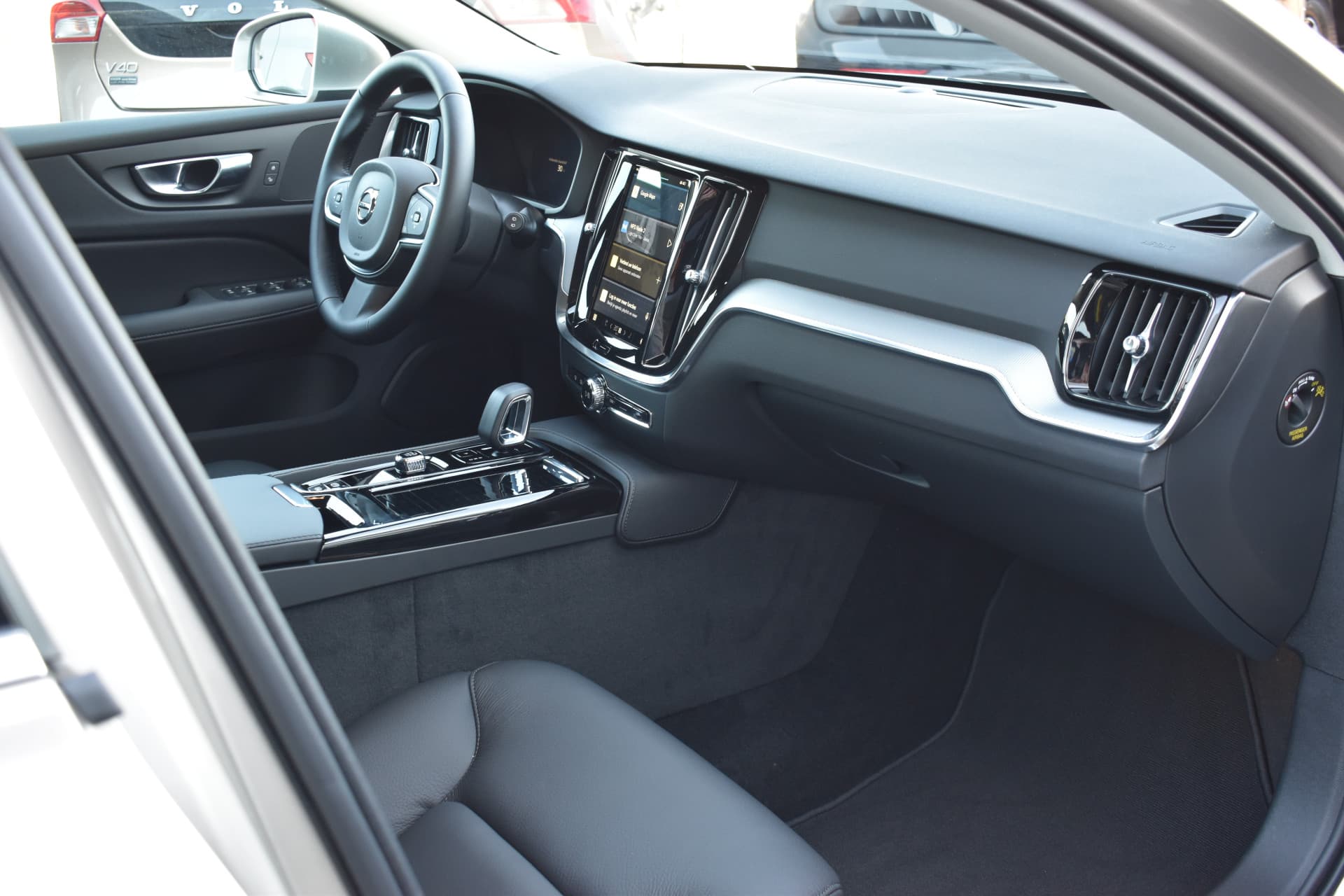 Volvo V60 T6 AWD 350PK Plug-in Hybrid Essential Bright thumbnail 15