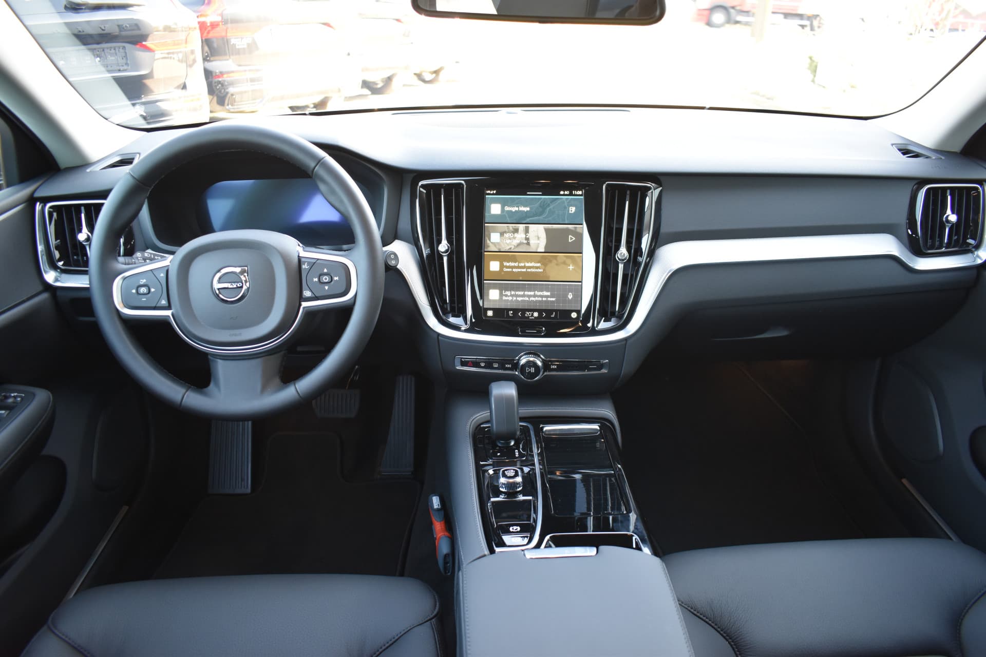 Volvo V60 T6 AWD 350PK Plug-in Hybrid Essential Bright thumbnail 18