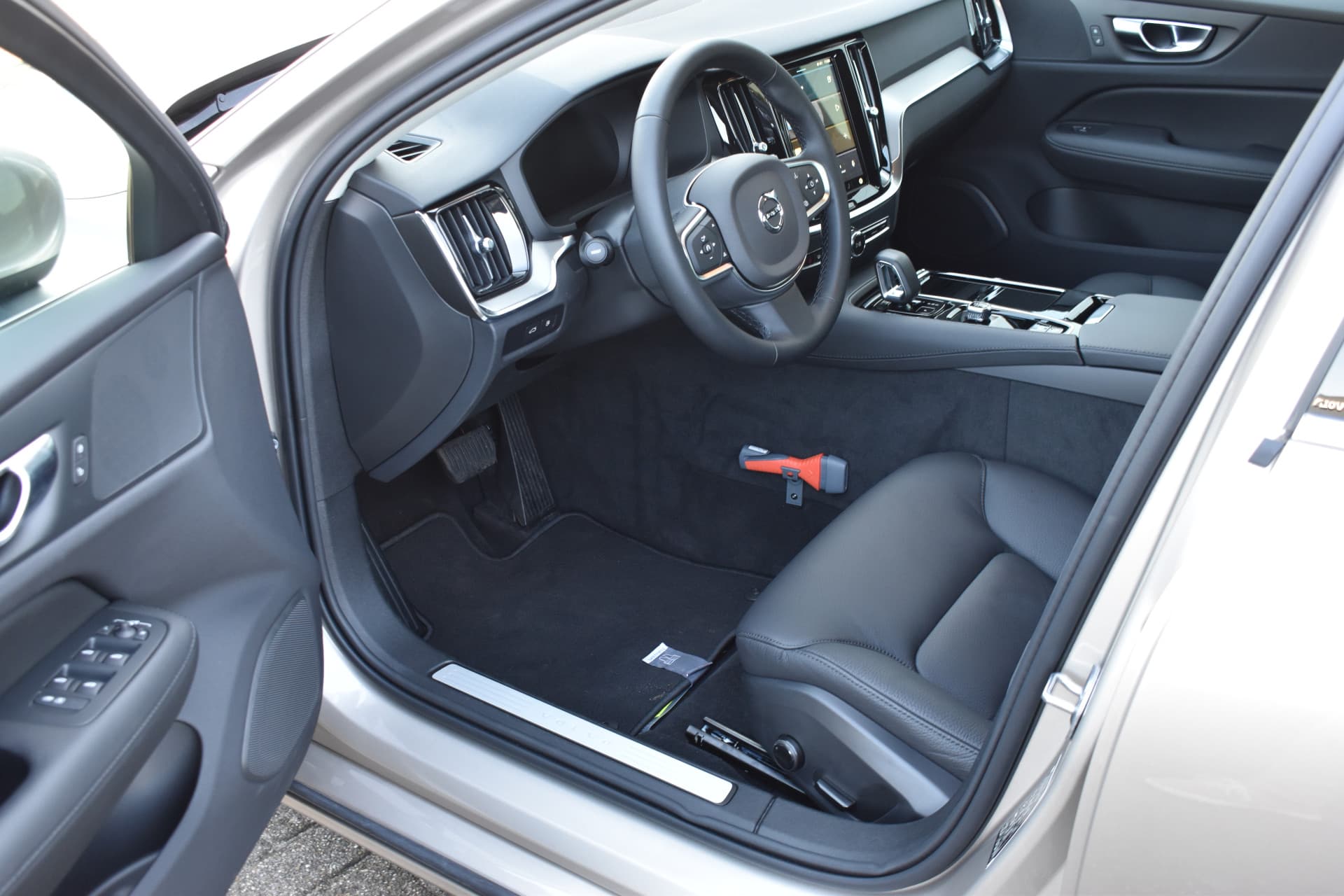 Volvo V60 T6 AWD 350PK Plug-in Hybrid Essential Bright thumbnail 20