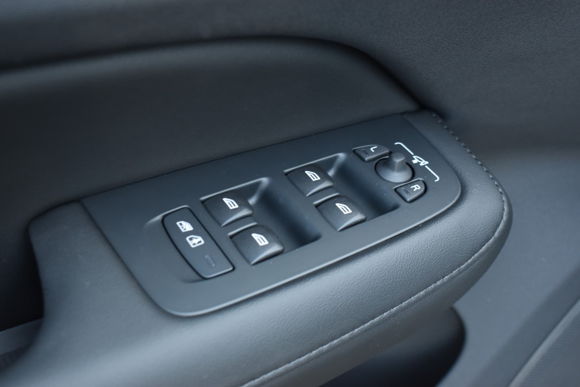 Volvo V60 T6 AWD 350PK Plug-in Hybrid Essential Bright thumbnail 22