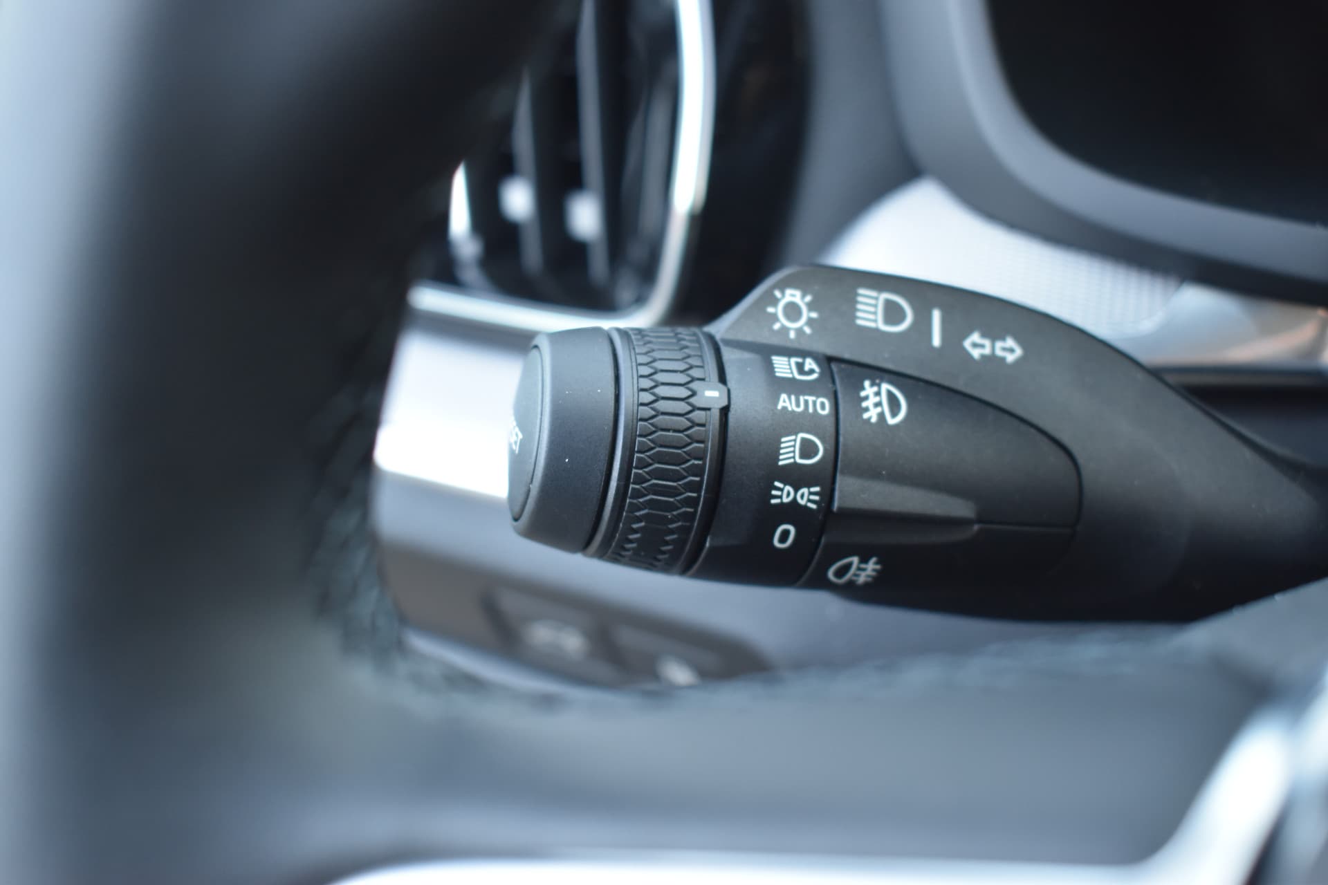 Volvo V60 T6 AWD 350PK Plug-in Hybrid Essential Bright thumbnail 26