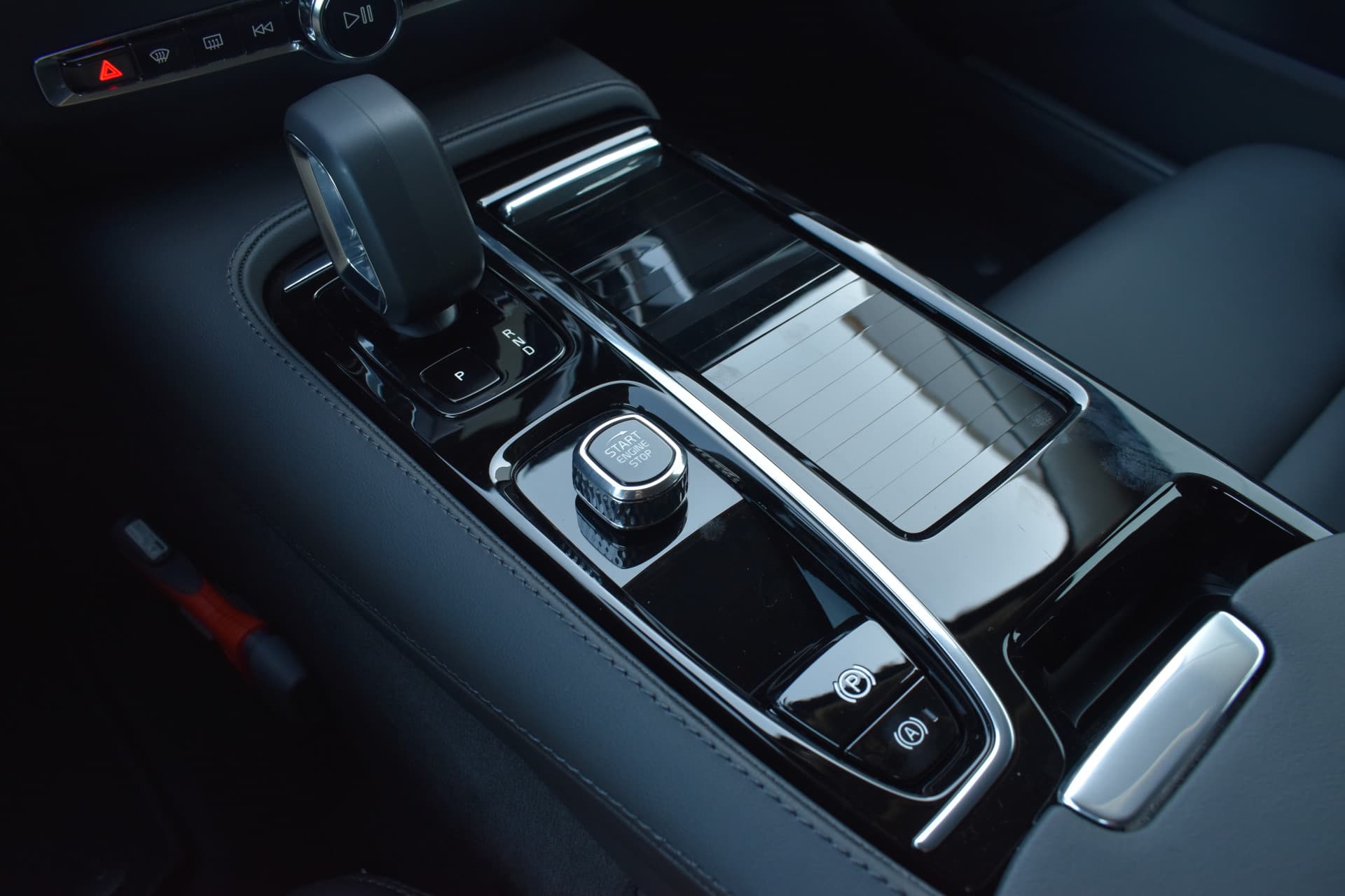 Volvo V60 T6 AWD 350PK Plug-in Hybrid Essential Bright thumbnail 35