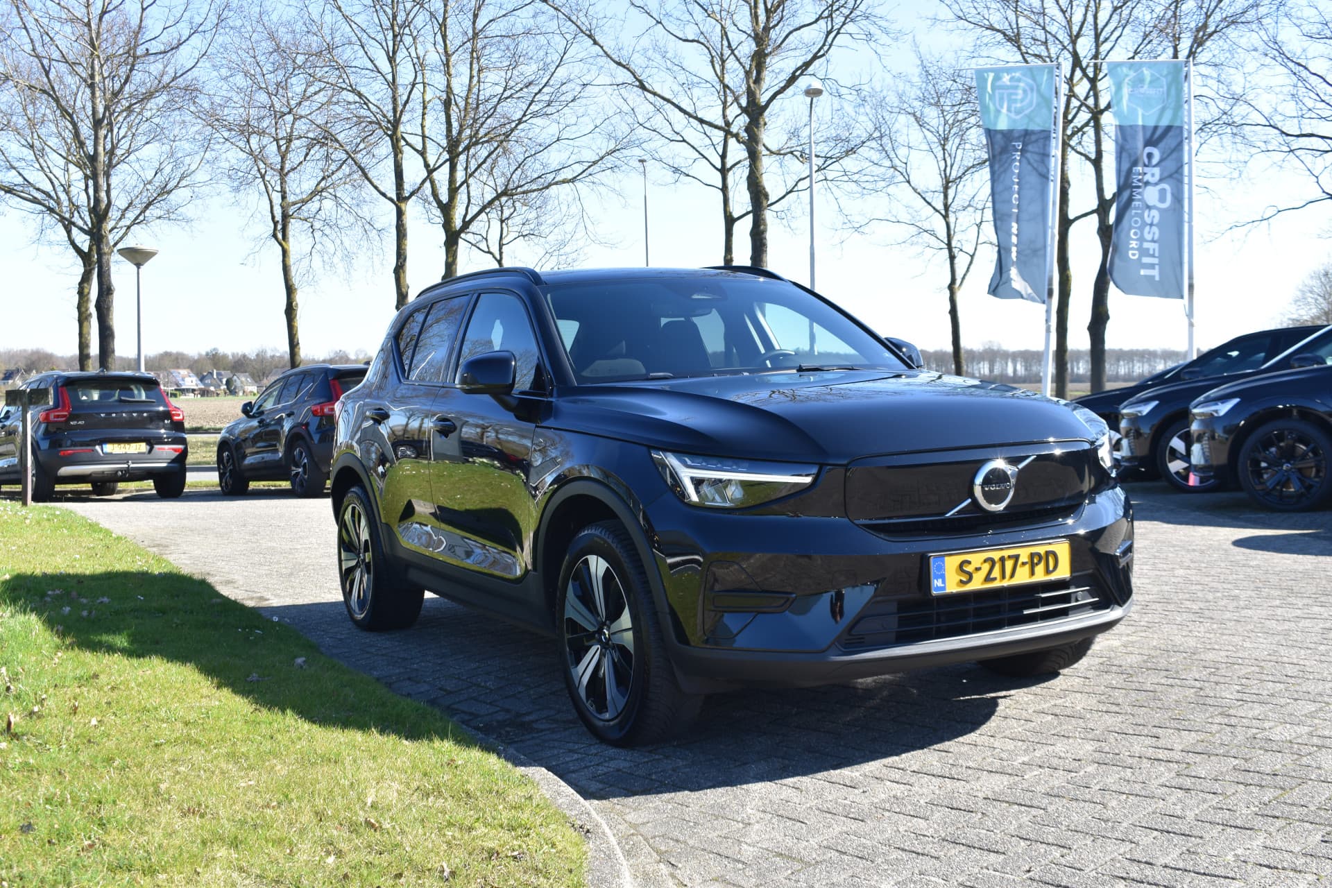 Volvo XC40 Recharge Core 70 kWh thumbnail 2