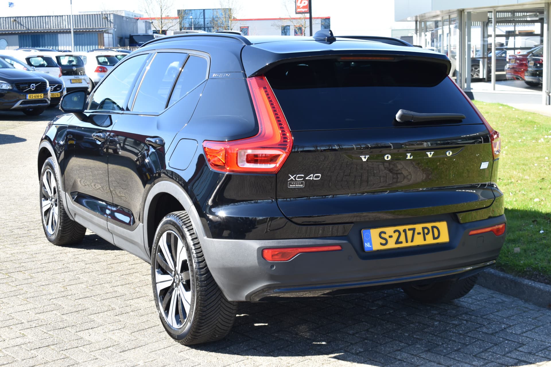 Volvo XC40 Recharge Core 70 kWh thumbnail 11