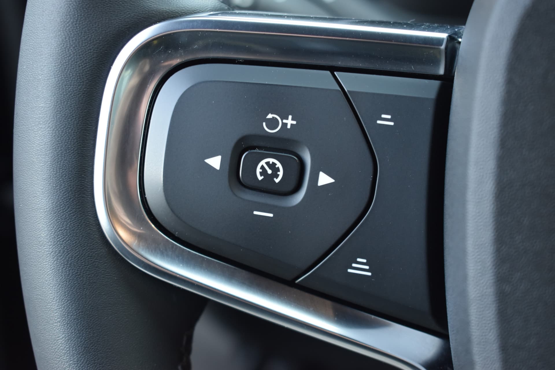 Volvo XC40 Recharge Core 70 kWh thumbnail 26