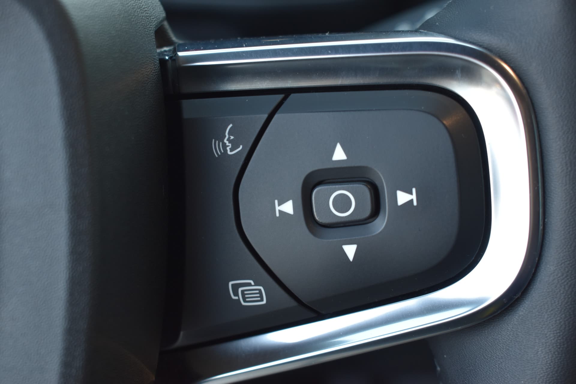 Volvo XC40 Recharge Core 70 kWh thumbnail 27