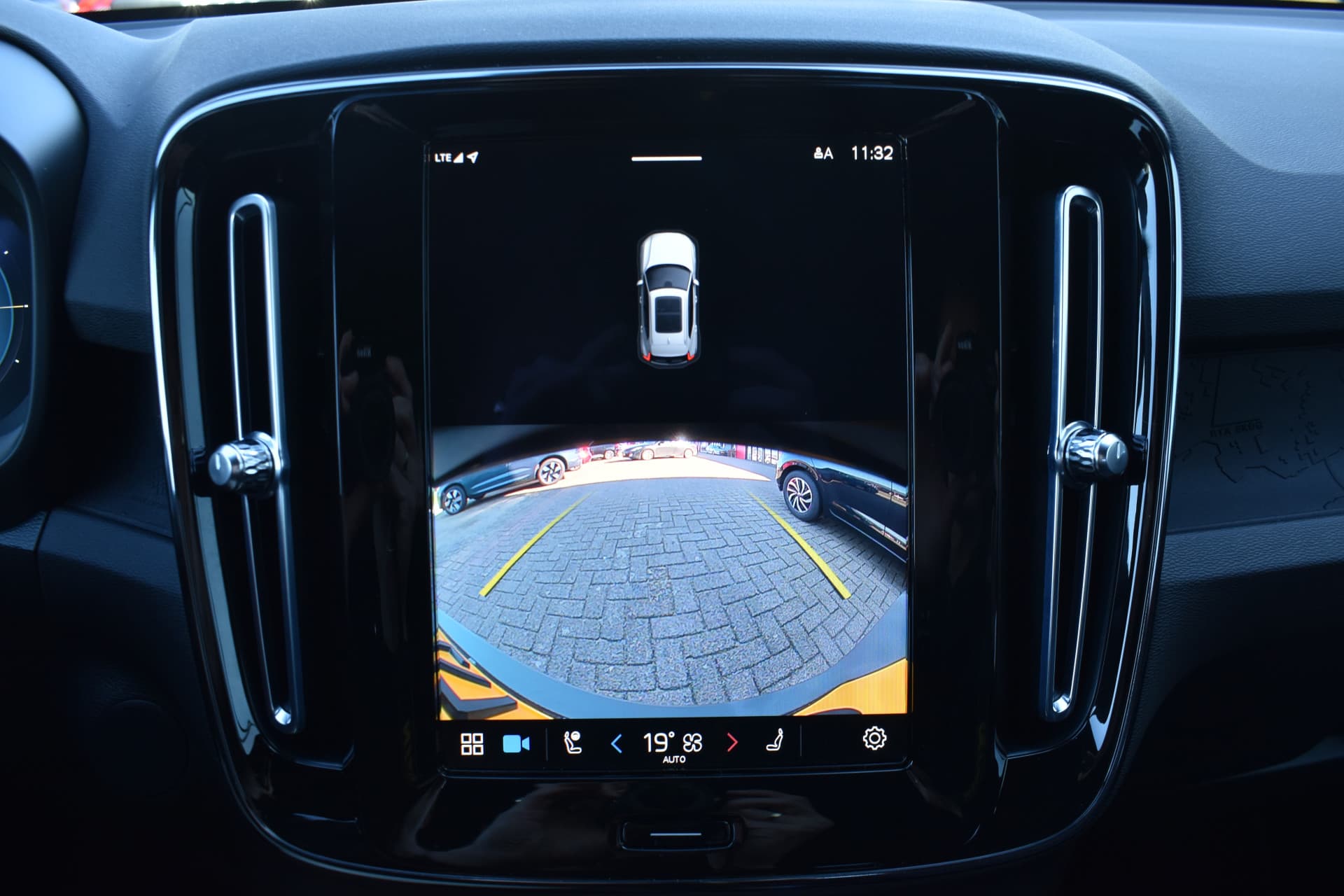 Volvo XC40 Recharge Core 70 kWh thumbnail 36