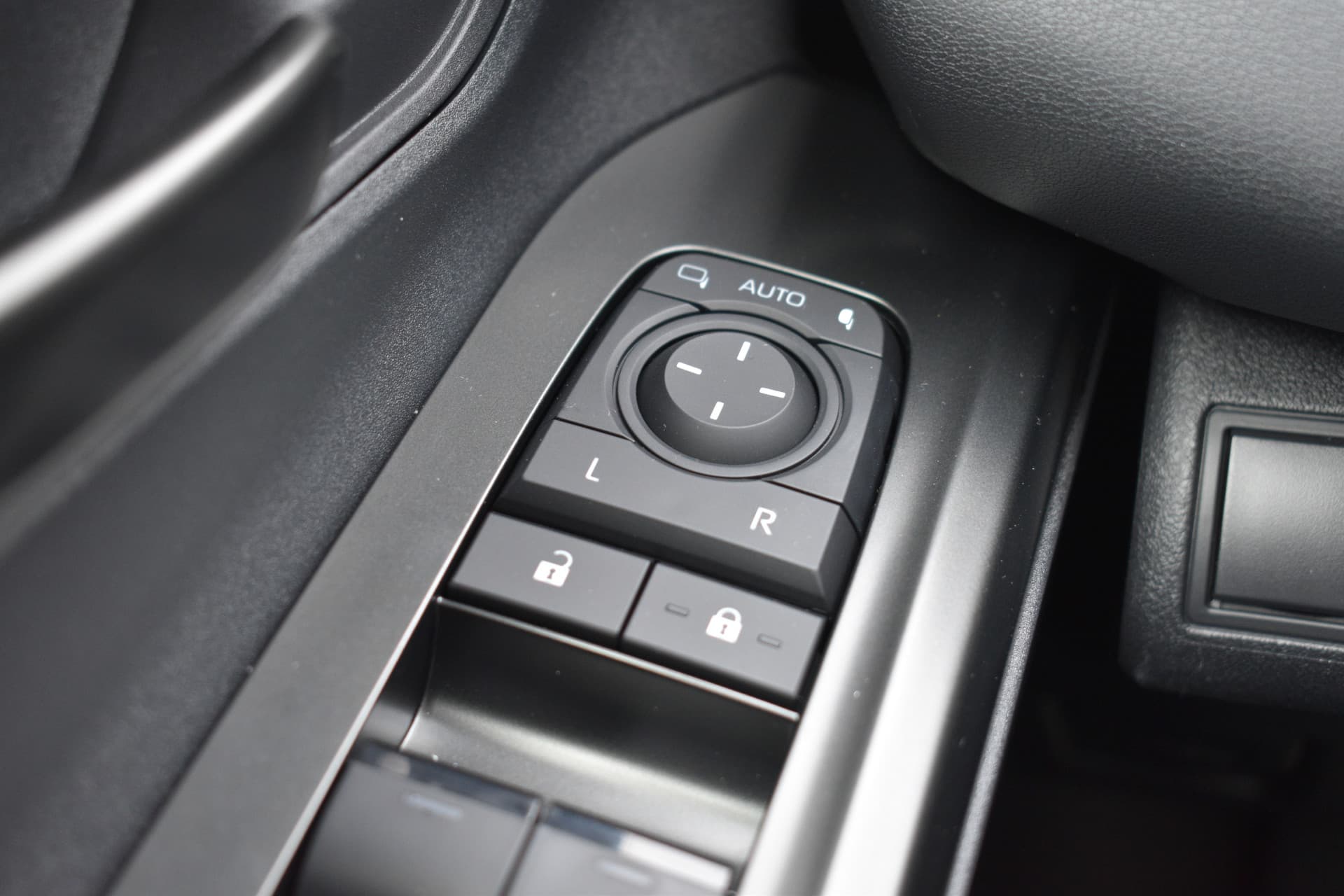 Toyota Onbekend C-HR+ First Edition 77 kWh Automaat 225pk thumbnail 8