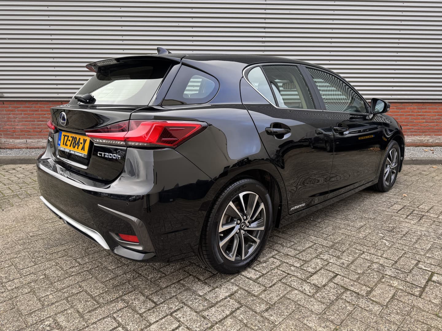 Lexus CT 200h Business Launch Edition thumbnail 2