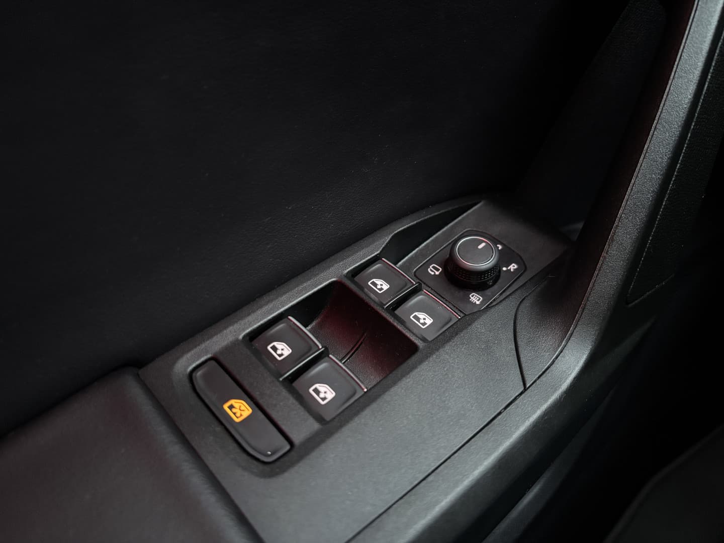 SEAT Leon 1.0 TSI FR Launch Edition thumbnail 11