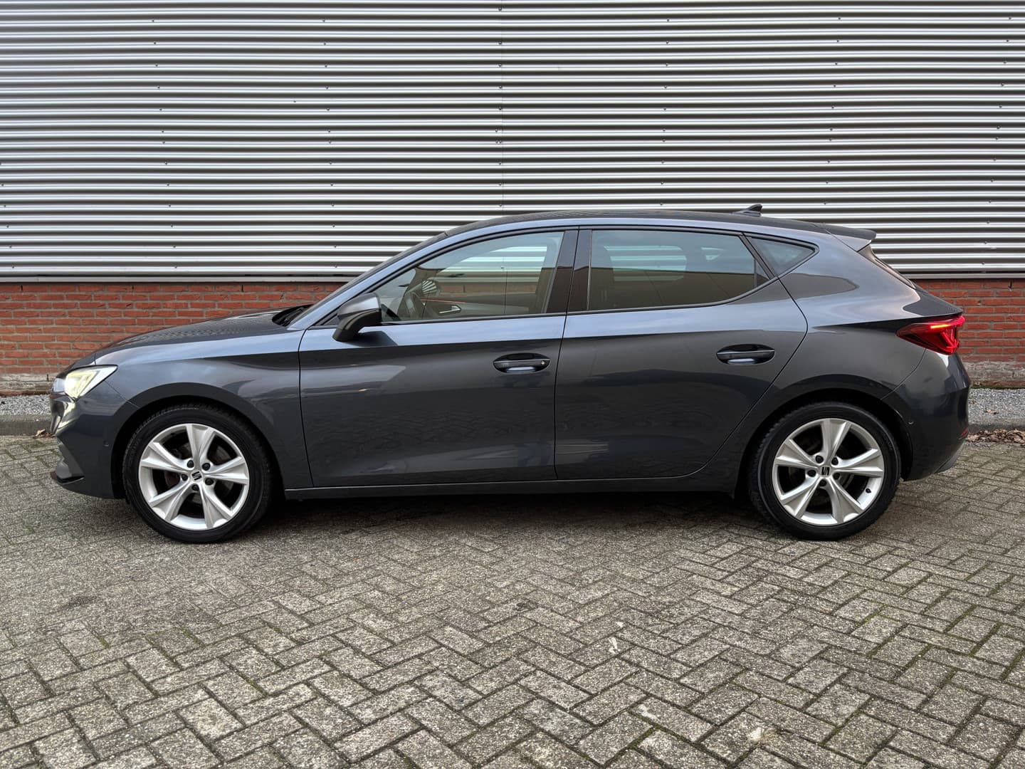 SEAT Leon 1.0 TSI FR Launch Edition thumbnail 3
