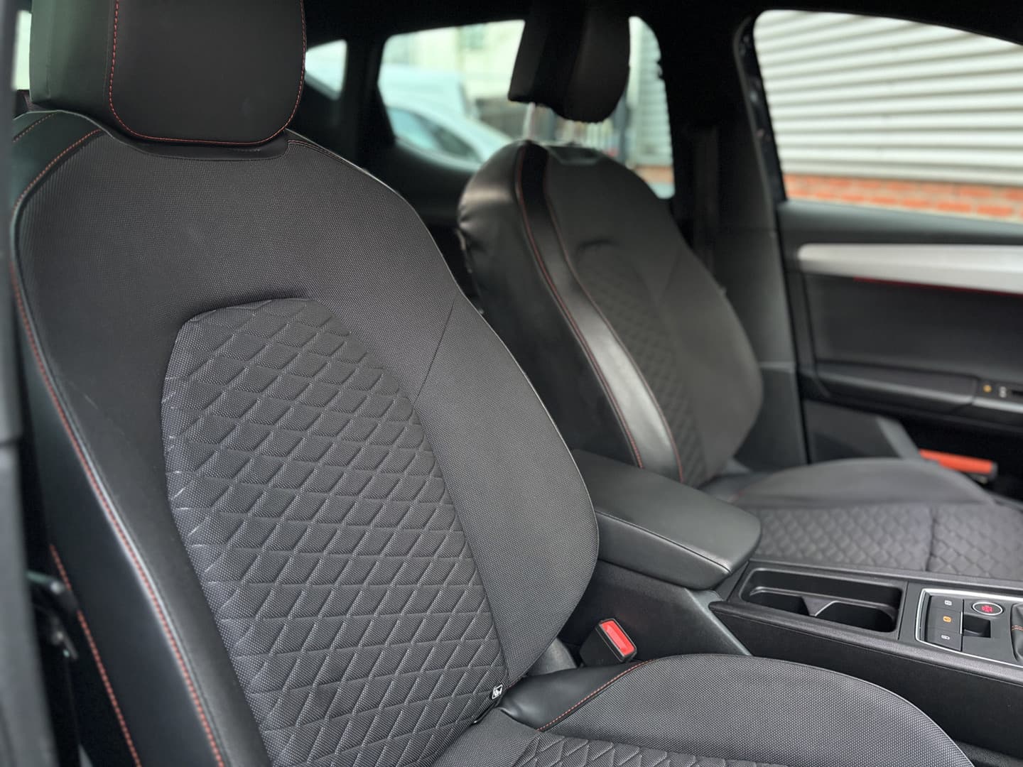 SEAT Leon 1.0 TSI FR Launch Edition thumbnail 7