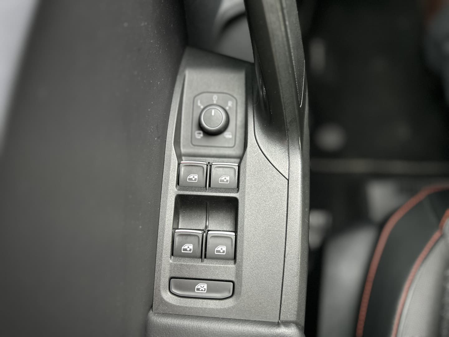 SEAT Leon 1.5 eTSI FR Launch Edition thumbnail 19