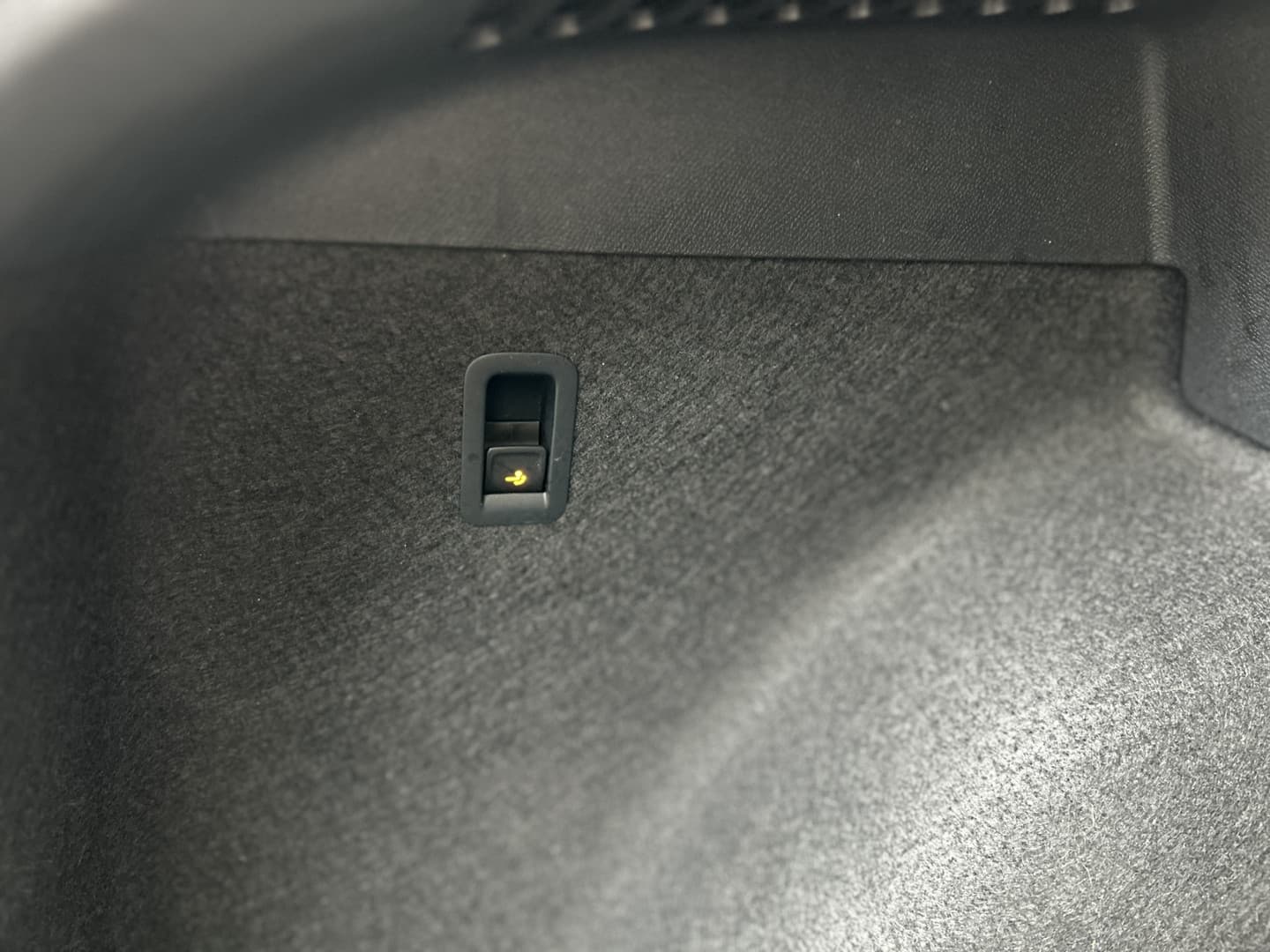 SEAT Leon 1.5 eTSI FR Launch Edition thumbnail 24