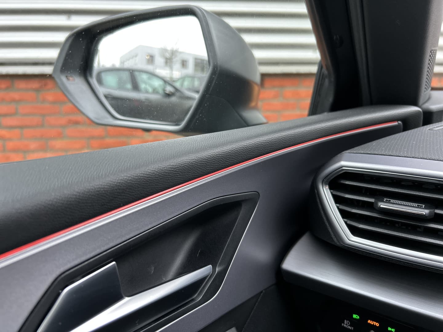 SEAT Leon 1.5 eTSI FR Launch Edition thumbnail 6