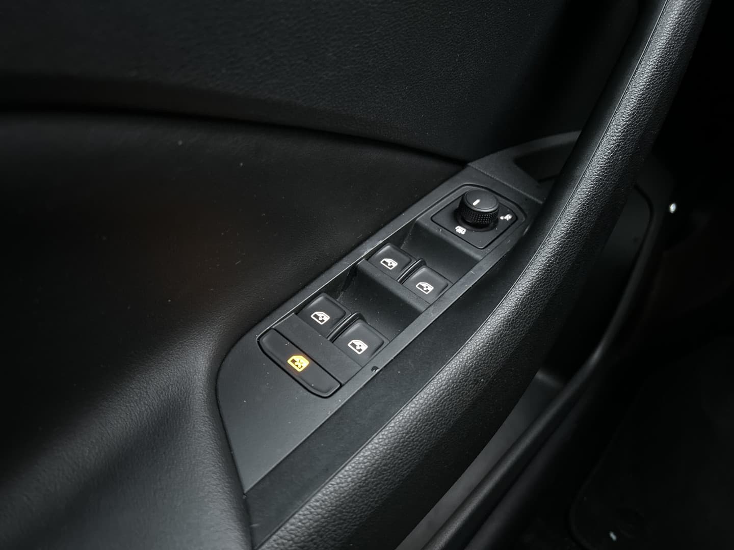 ŠKODA Kamiq 1.5 TSI ACT Business Edition thumbnail 15