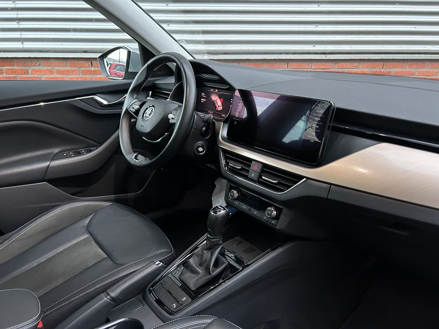 ŠKODA Kamiq 1.5 TSI ACT Business Edition thumbnail 3