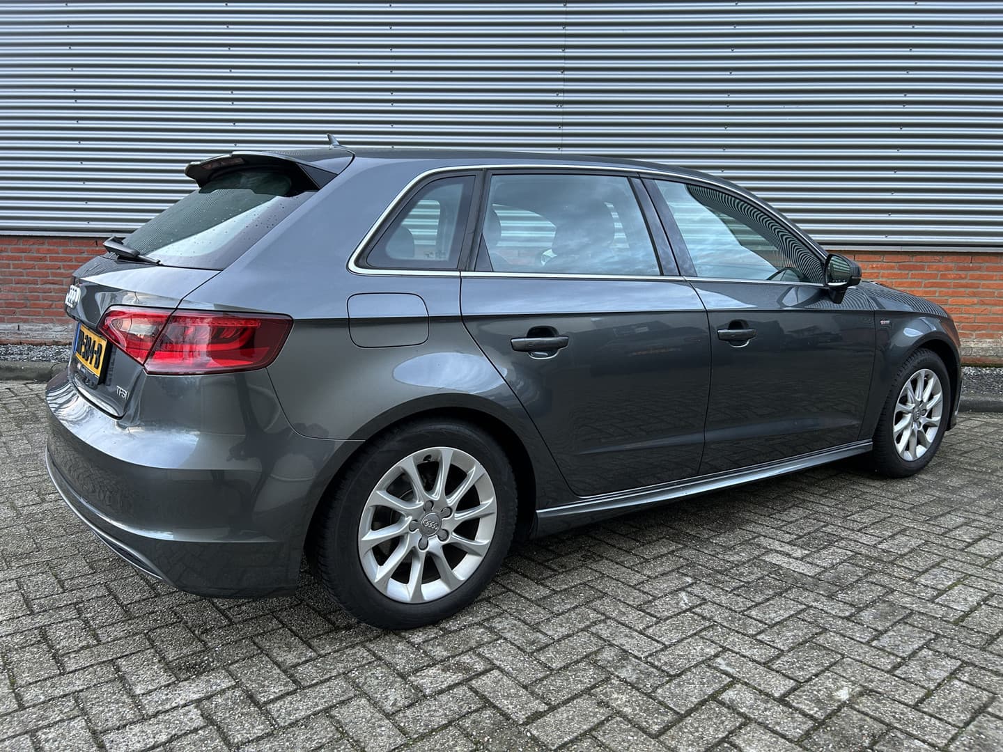 Audi A3 Sportback 1.2 TFSI Ambition Sport Edition thumbnail 2