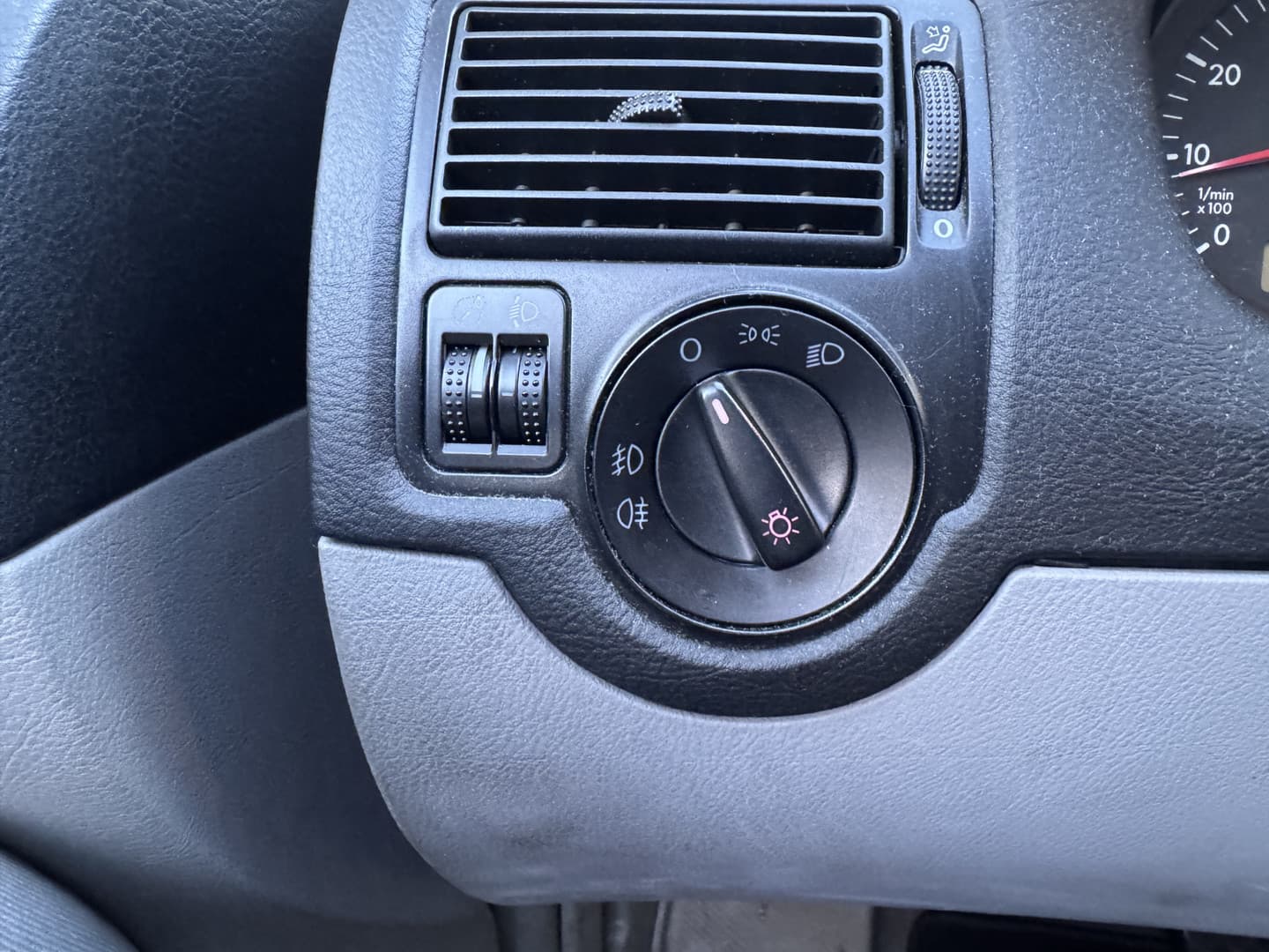 Volkswagen Golf 2.0 Highline thumbnail 6