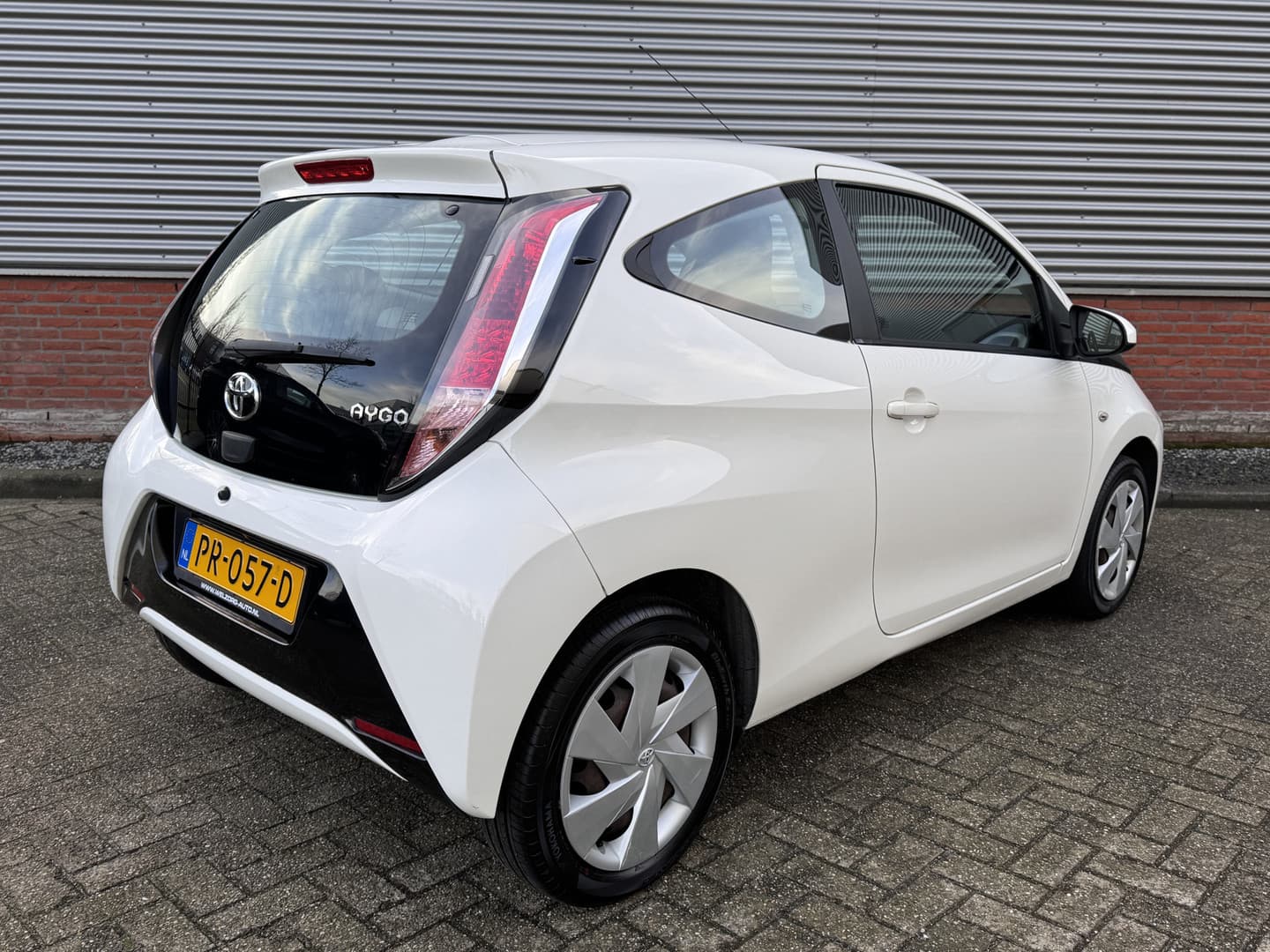 Toyota Aygo 1.0 VVT-i x-play thumbnail 2