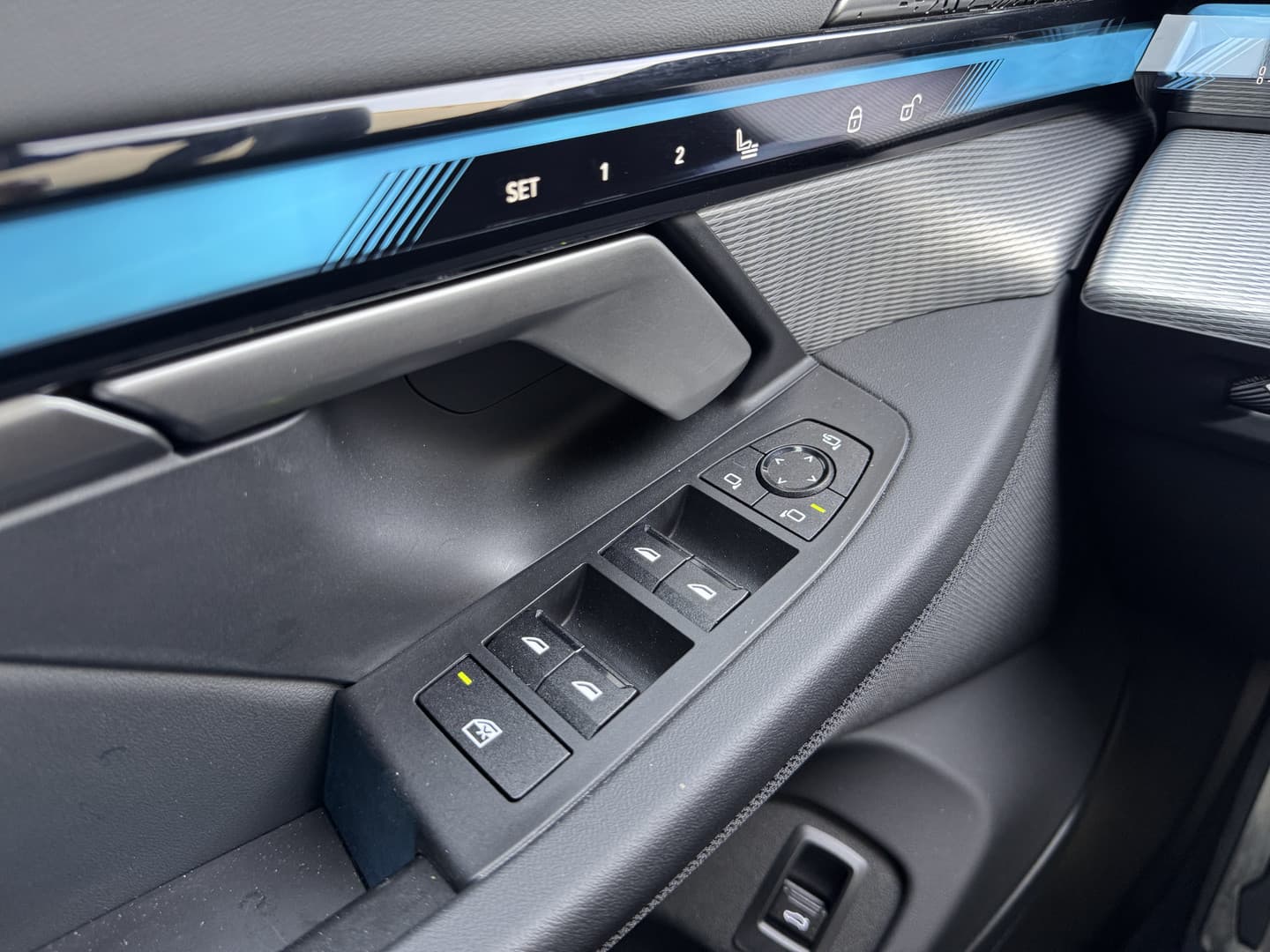 BMW 5 Serie 550e xDrive thumbnail 14