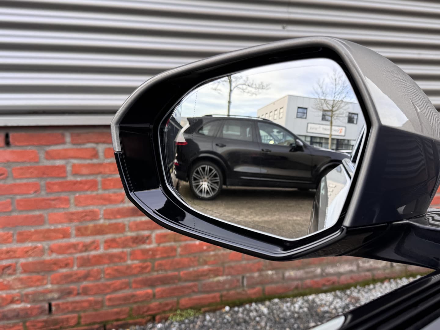 BMW 5 Serie 550e xDrive thumbnail 22