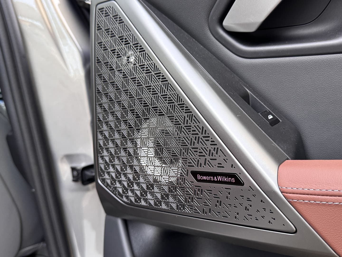 BMW 5 Serie 550e xDrive thumbnail 28