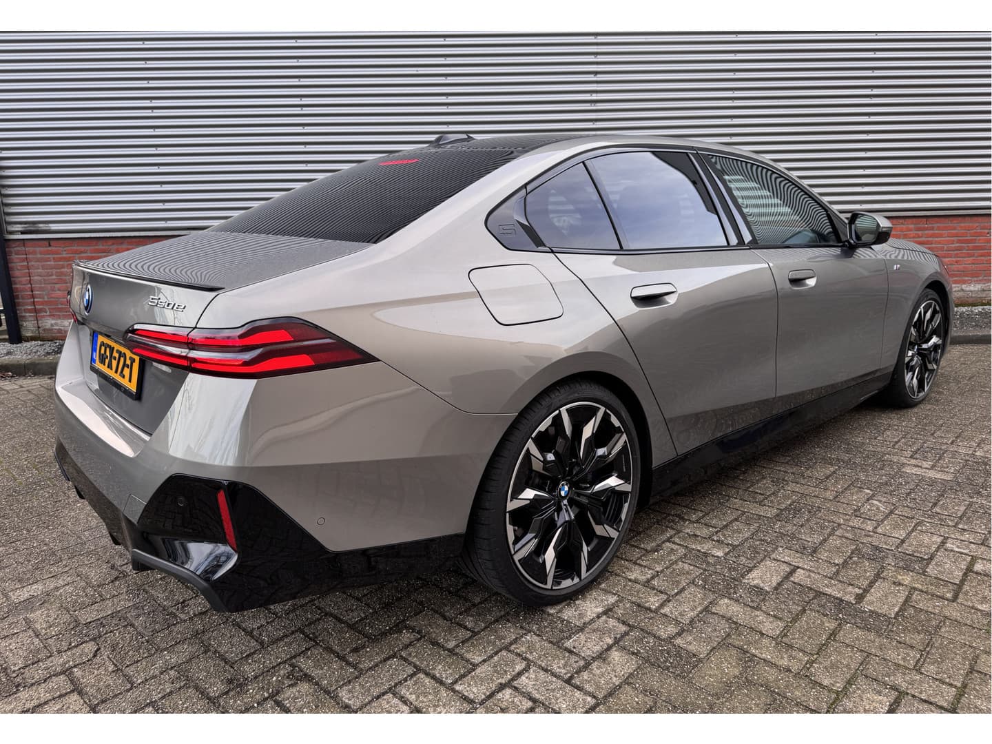 BMW 5 Serie 550e xDrive thumbnail 2