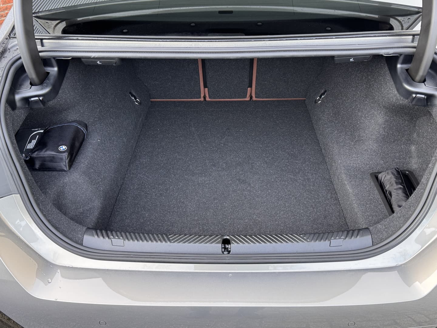 BMW 5 Serie 550e xDrive thumbnail 30