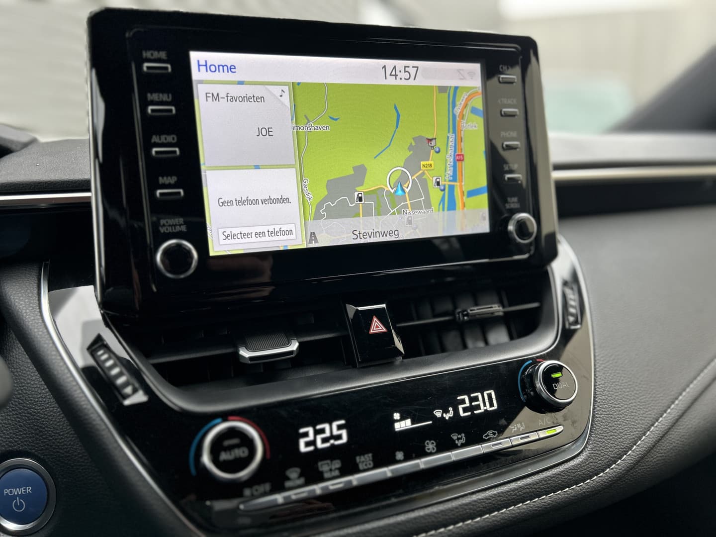 Toyota Corolla Touring Sports 1.8 Hybrid Business Plus thumbnail 18