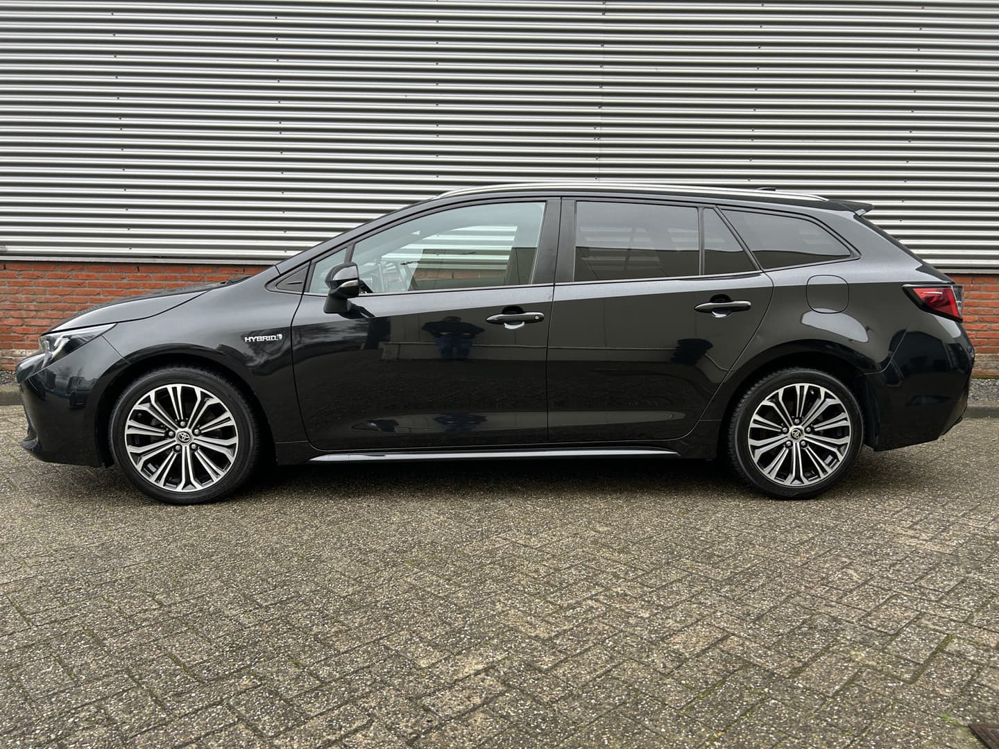 Toyota Corolla Touring Sports 1.8 Hybrid Business Plus thumbnail 2