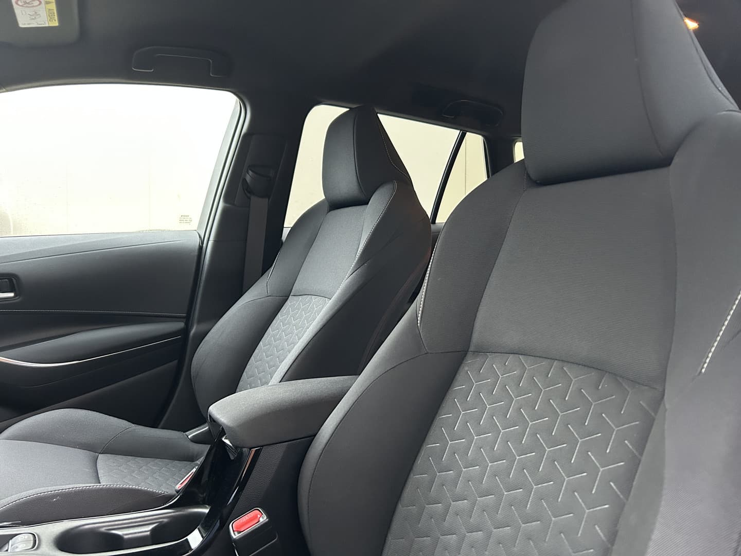 Toyota Corolla Touring Sports 1.8 Hybrid Business Plus thumbnail 5