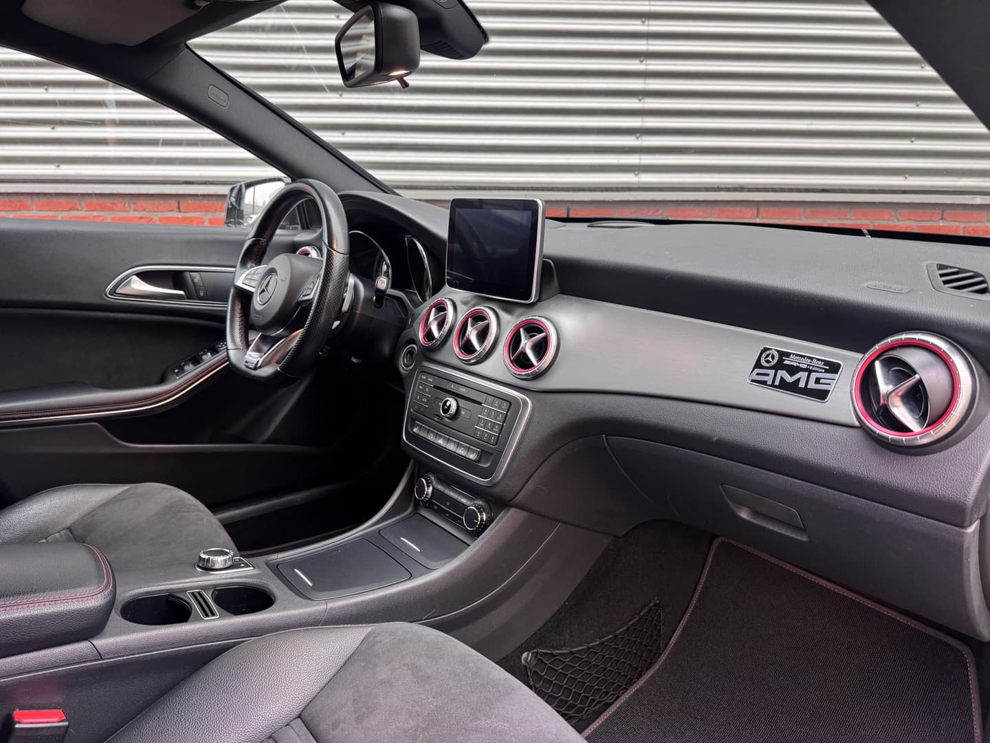 Mercedes-Benz CLA Shooting Brake 180 Prestige thumbnail 3