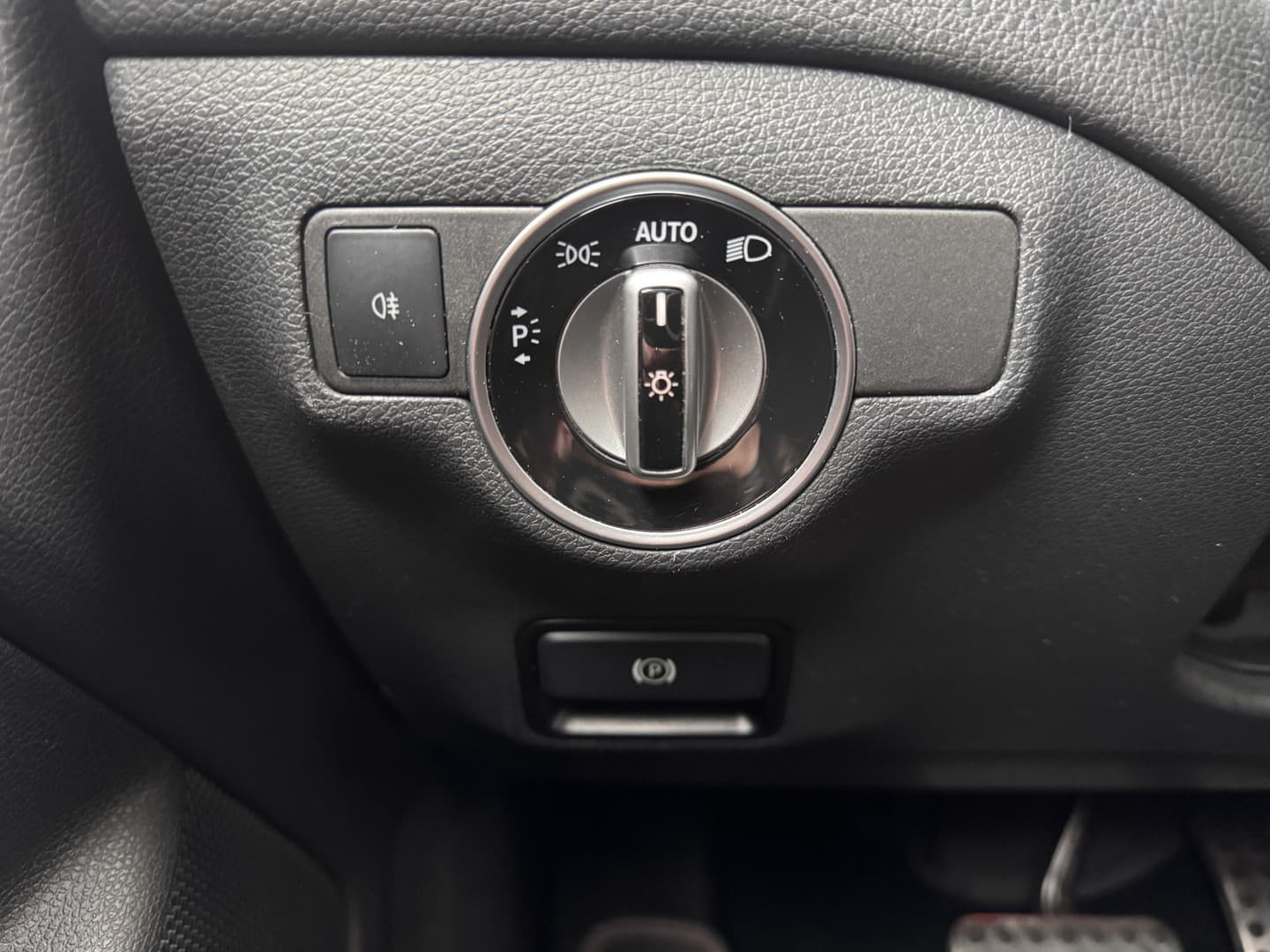 Mercedes-Benz CLA Shooting Brake 180 Prestige thumbnail 6