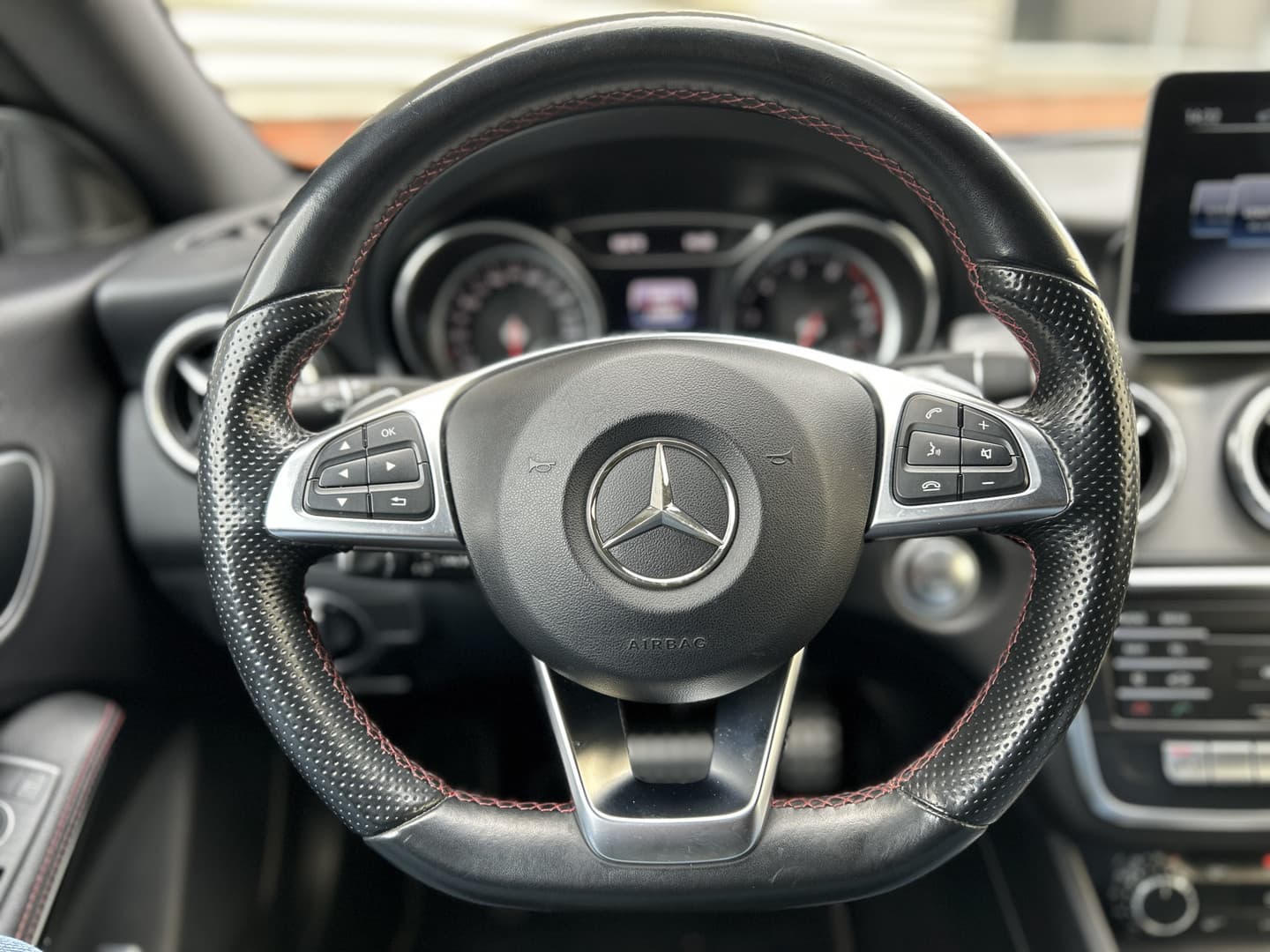 Mercedes-Benz CLA 180 Business Solution AMG Upgrade Edition thumbnail 12