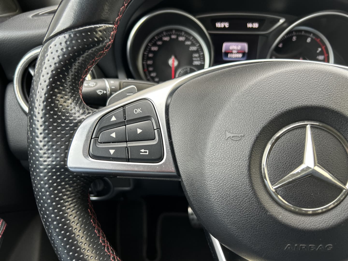 Mercedes-Benz CLA 180 Business Solution AMG Upgrade Edition thumbnail 13