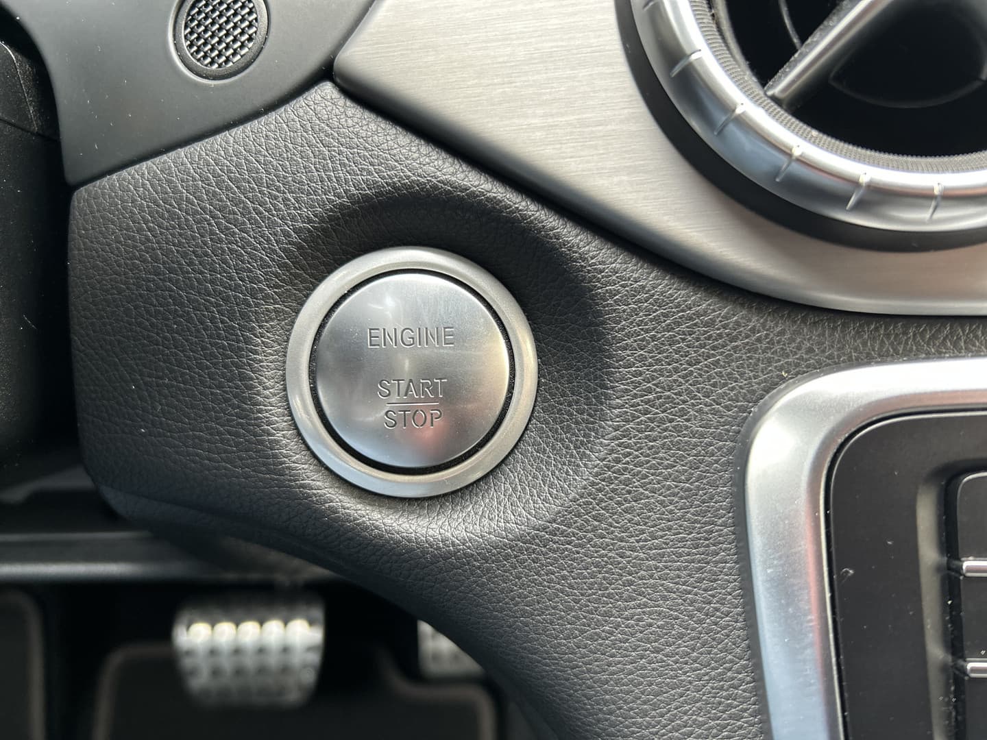 Mercedes-Benz CLA 180 Business Solution AMG Upgrade Edition thumbnail 16